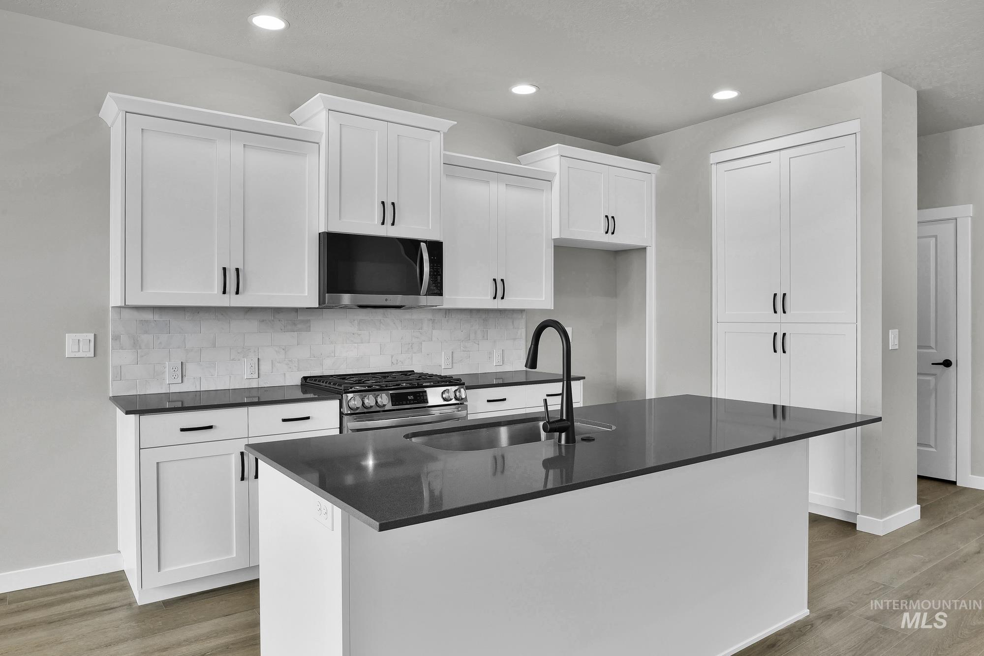 406 N Fritts Ave, Meridian, Idaho 83642, 3 Bedrooms, 2.5 Bathrooms, Residential For Sale, Price $399,900,MLS 98982029