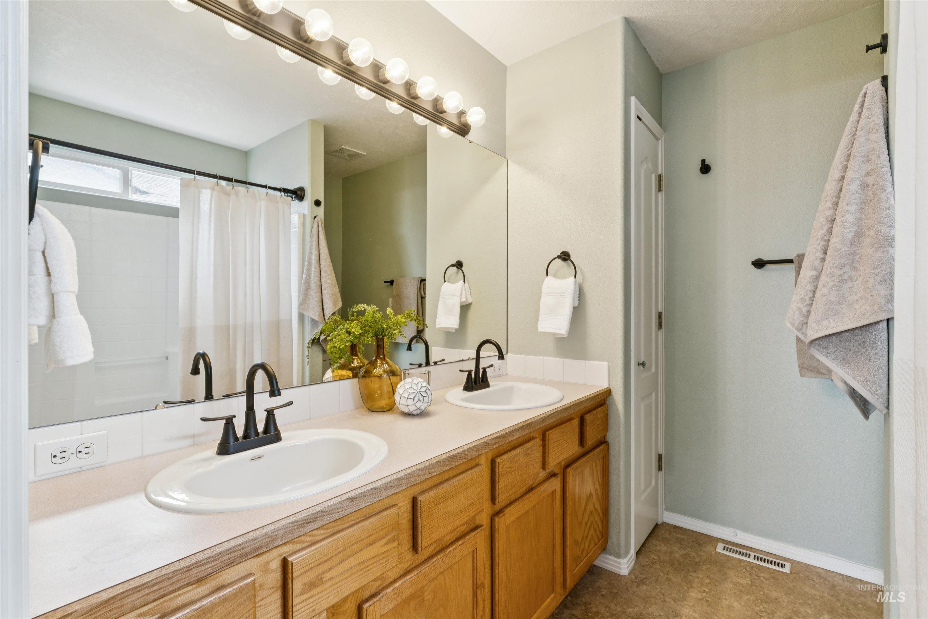 9252 W Calico Street, Boise, Idaho 83709, 3 Bedrooms, 2 Bathrooms, Residential For Sale, Price $450,000, 98982032