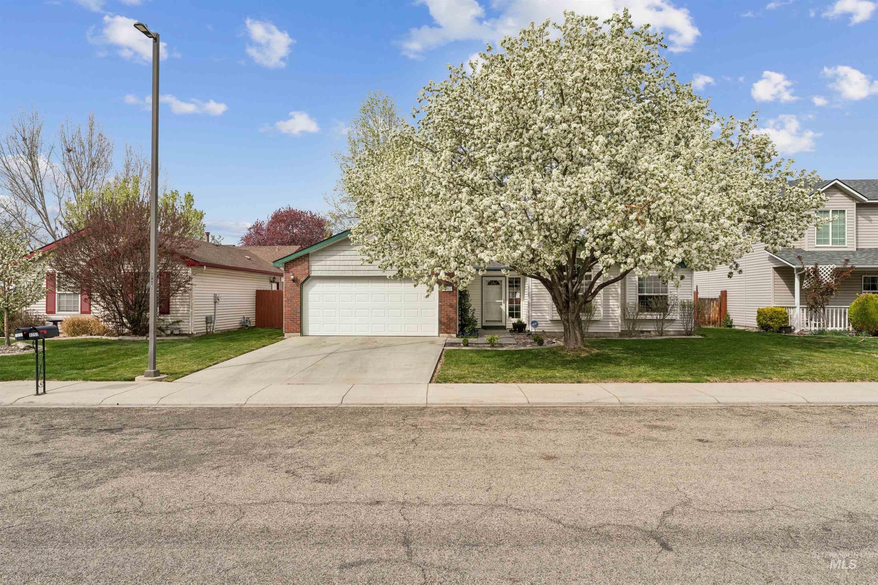 9252 W Calico Street, Boise, Idaho 83709, 3 Bedrooms, 2 Bathrooms, Residential For Sale, Price $450,000, 98982032