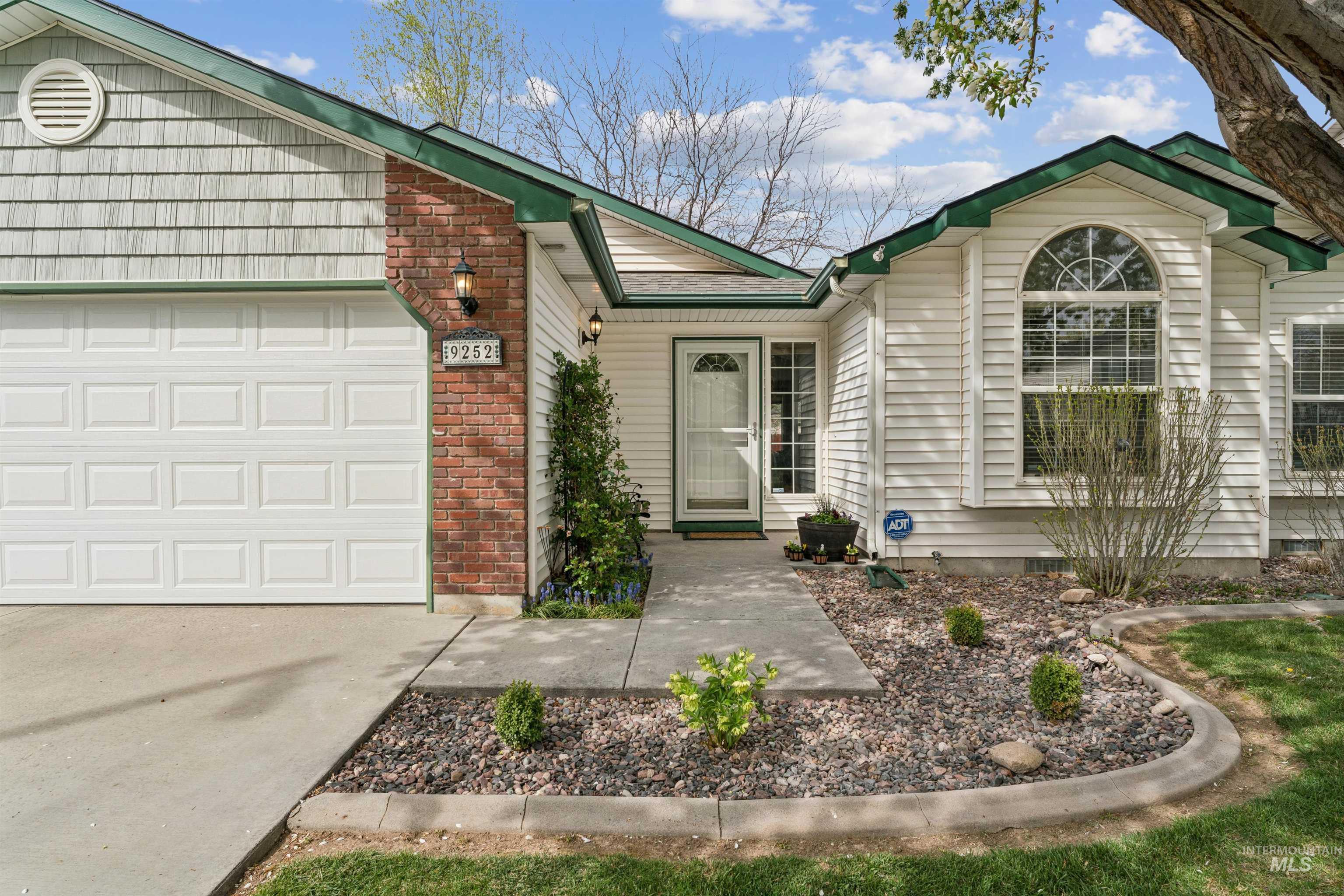 9252 W Calico Street, Boise, Idaho 83709, 3 Bedrooms, 2 Bathrooms, Residential For Sale, Price $450,000, 98982032