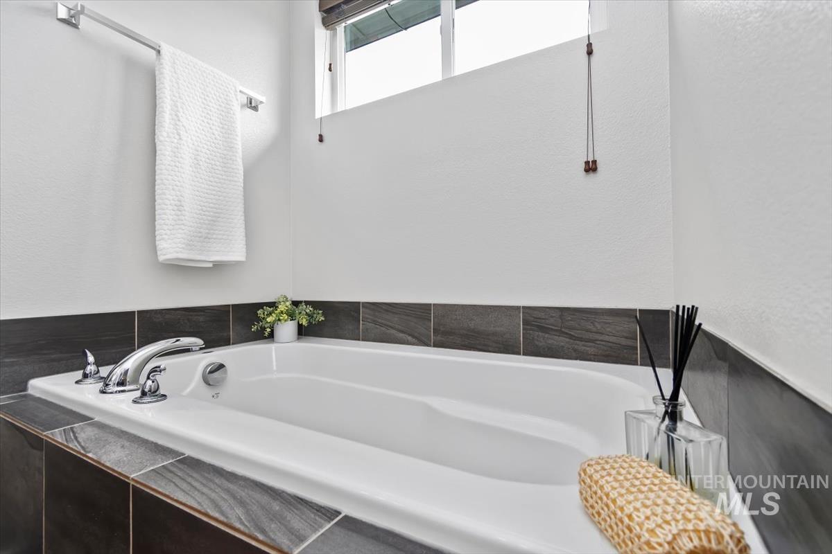 2949 NW 10th Ave, Meridian, Idaho 83646-3158, 4 Bedrooms, 2.5 Bathrooms, Residential For Sale, Price $546,900, 98982034