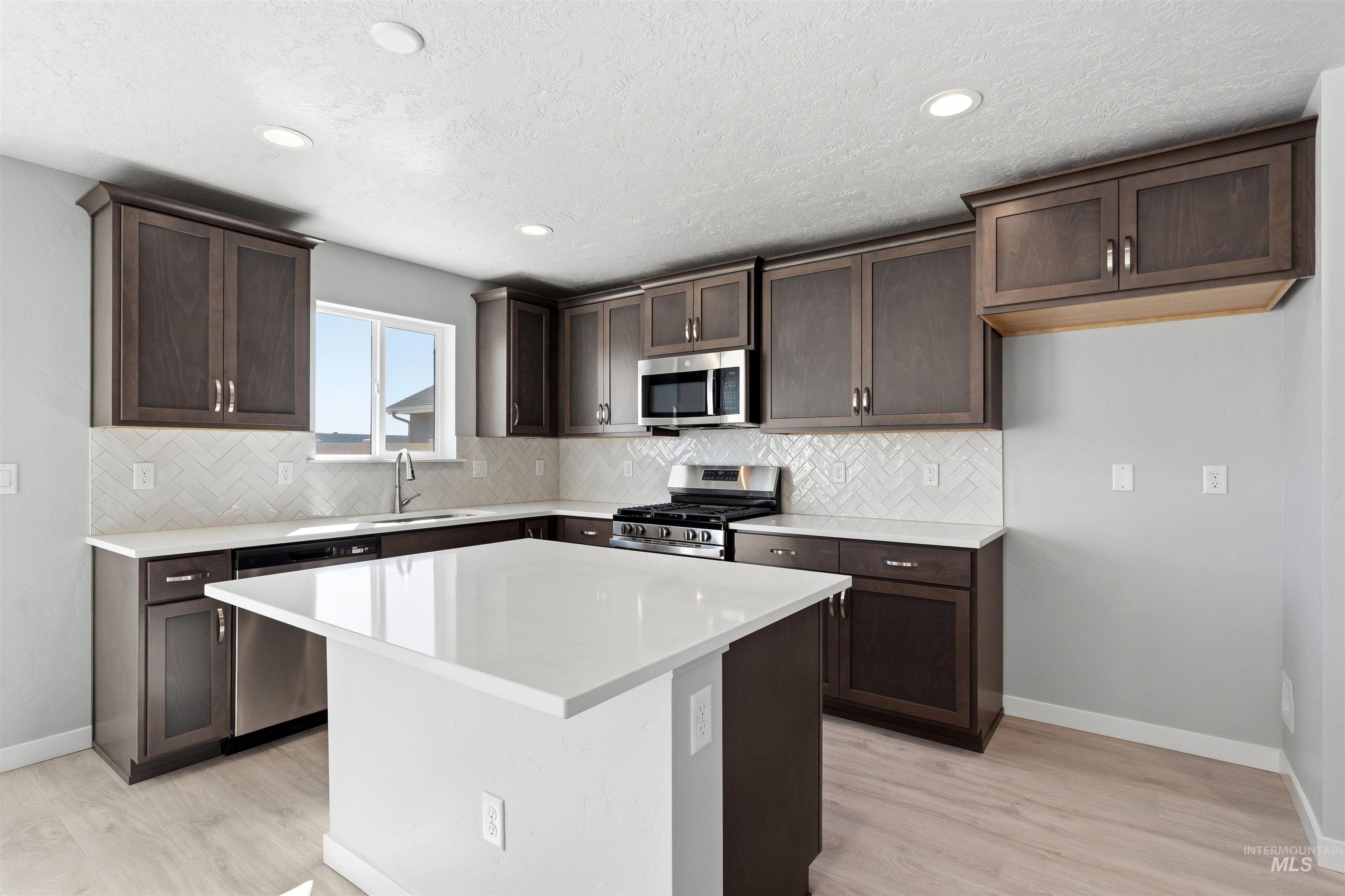 17557 Moon Ridge Pl, Nampa, Idaho 83687, 3 Bedrooms, 2.5 Bathrooms, Residential For Sale, Price $378,990, 98982038