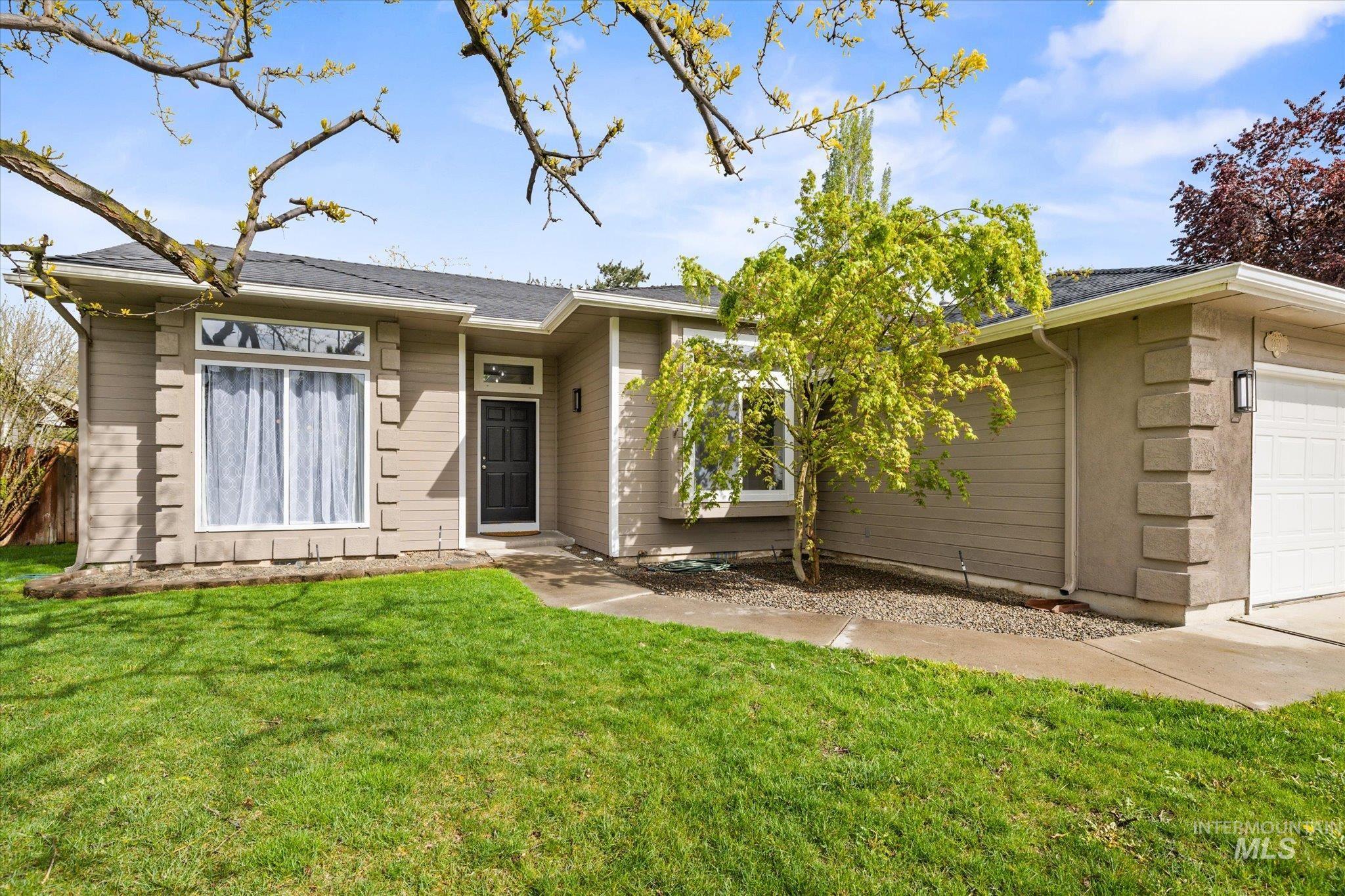 2250 N Amethyst, Meridian, Idaho 83646-0000, 3 Bedrooms, 2 Bathrooms, Residential For Sale, Price $494,000, 98982043
