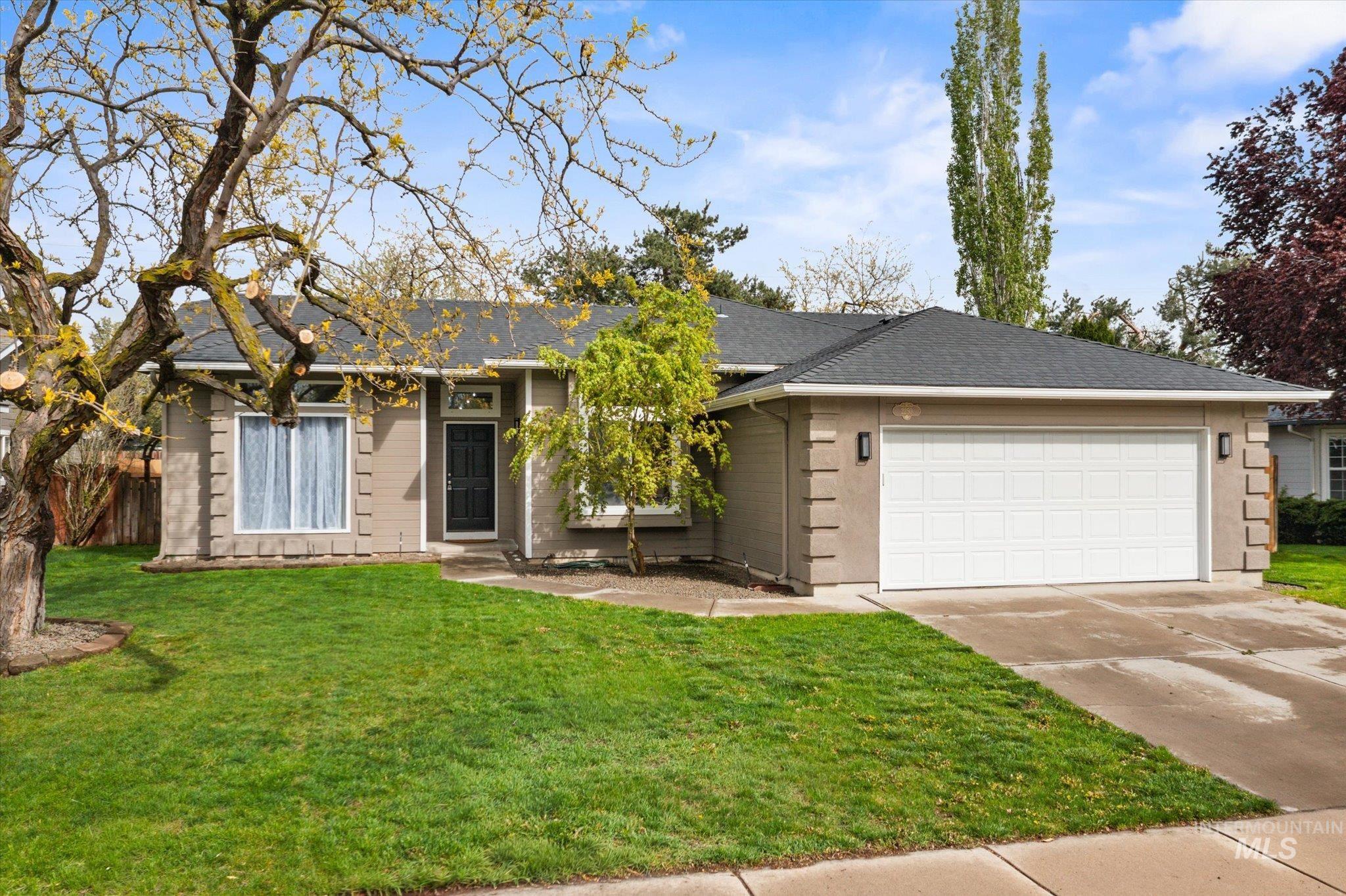 2250 N Amethyst, Meridian, Idaho 83646-0000, 3 Bedrooms, 2 Bathrooms, Residential For Sale, Price $494,000, 98982043