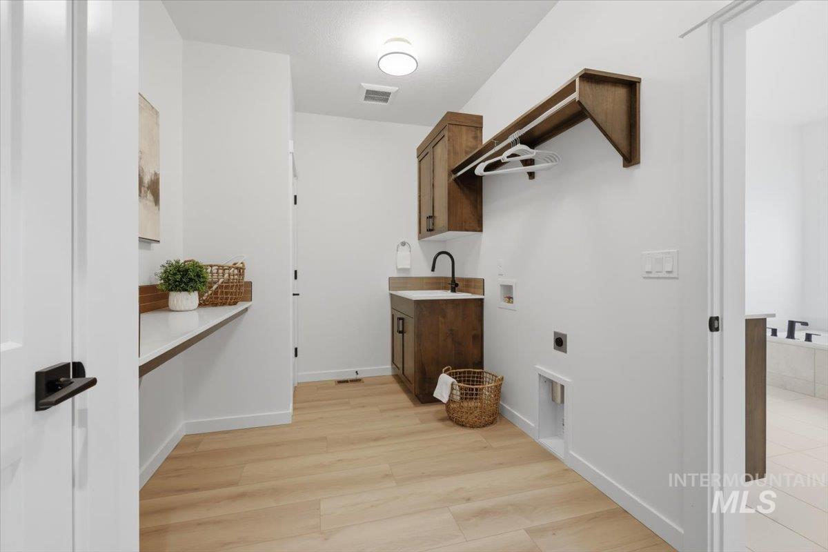 910 Whitewater Way, Emmett, Idaho 83617, 3 Bedrooms, 2.5 Bathrooms, Residential For Sale, Price $547,500, 98982048