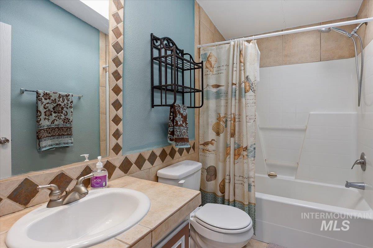 374 North 120 East, Shoshone, Idaho 83352, 3 Bedrooms, 2 Bathrooms, Residential For Sale, Price $475,000, 98982050