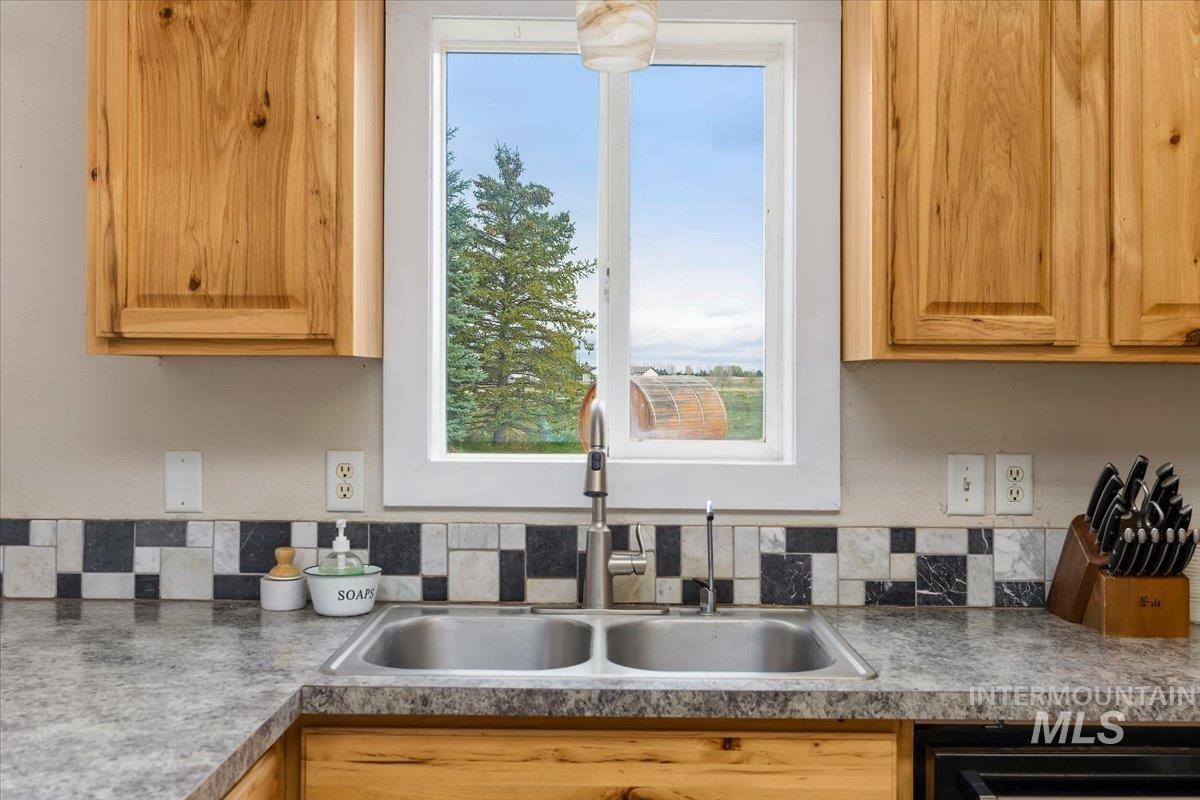 374 North 120 East, Shoshone, Idaho 83352, 3 Bedrooms, 2 Bathrooms, Residential For Sale, Price $475,000, 98982050