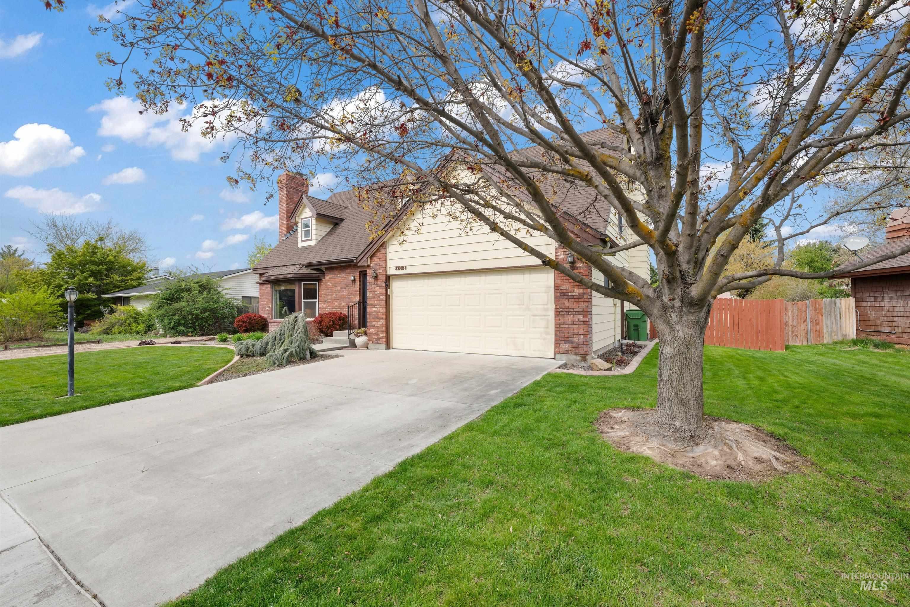 1921 N Incline Way, Meridian, Idaho 83646, 4 Bedrooms, 2.5 Bathrooms, Residential For Sale, Price $565,000, 98982051