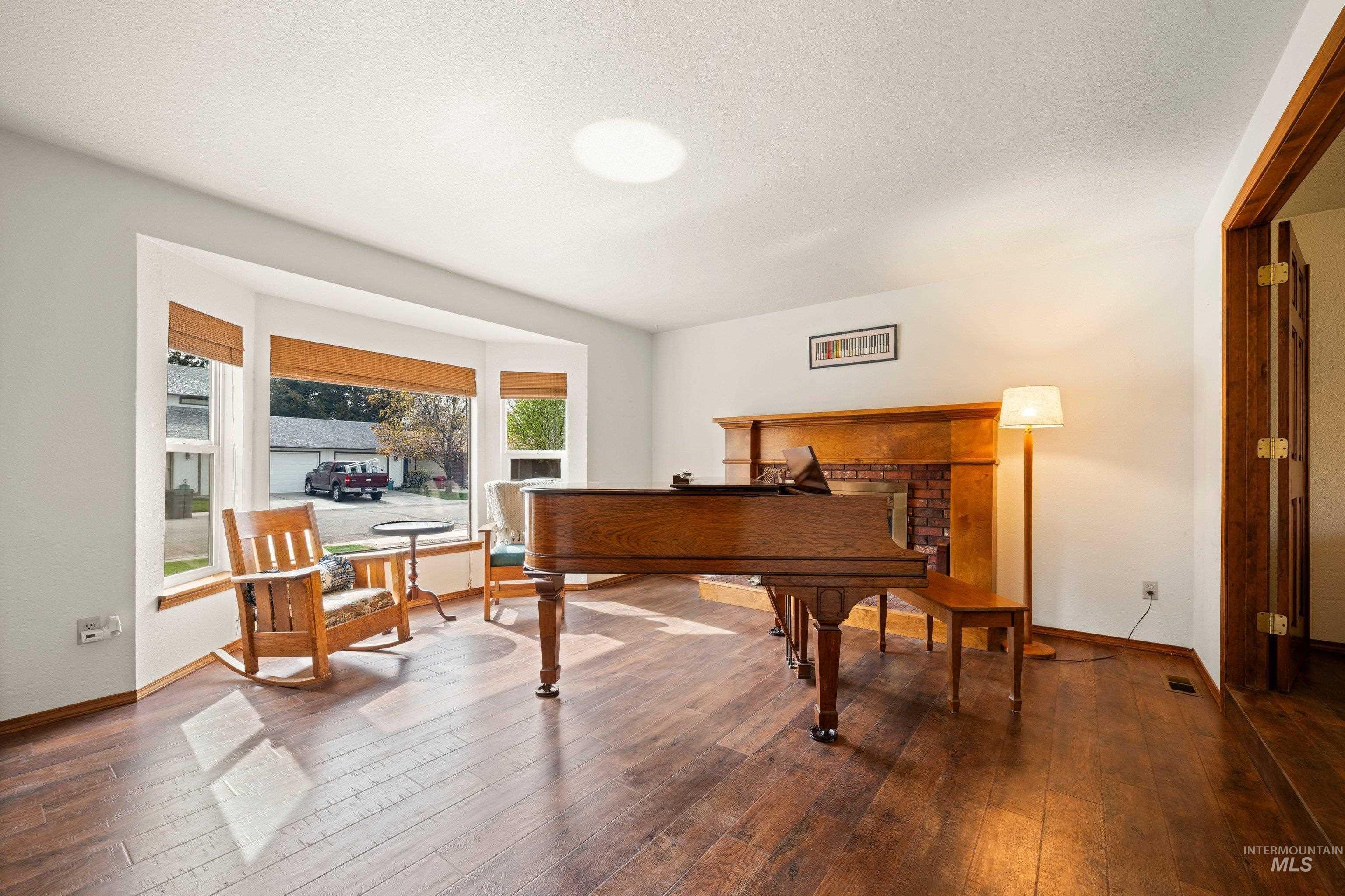 1921 N Incline Way, Meridian, Idaho 83646, 4 Bedrooms, 2.5 Bathrooms, Residential For Sale, Price $565,000, 98982051