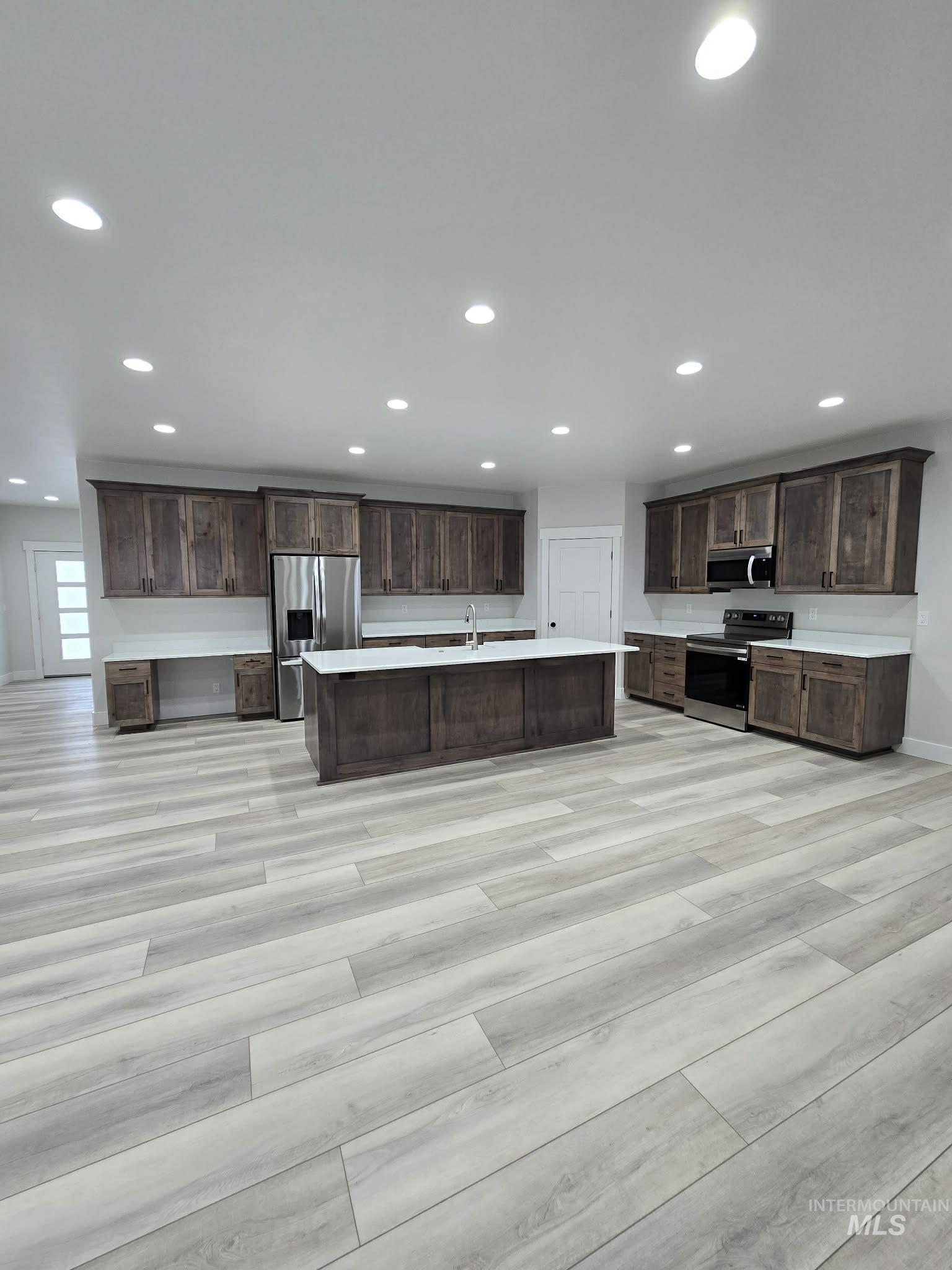 830 Salmon Dr, Heyburn, Idaho 83336, 3 Bedrooms, 2 Bathrooms, Residential For Sale, Price $419,999, 98982052