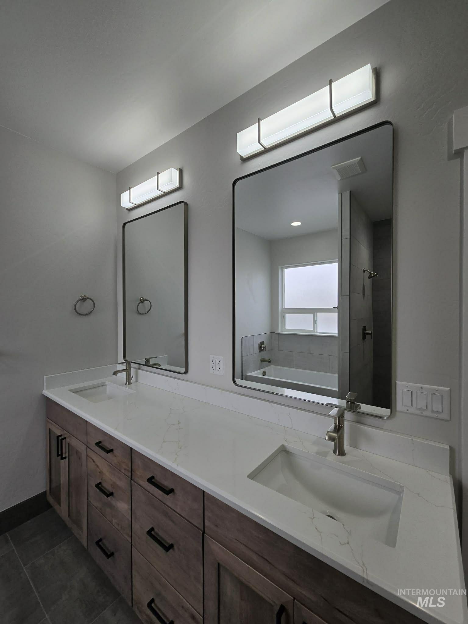 830 Salmon Dr, Heyburn, Idaho 83336, 3 Bedrooms, 2 Bathrooms, Residential For Sale, Price $419,999, 98982052