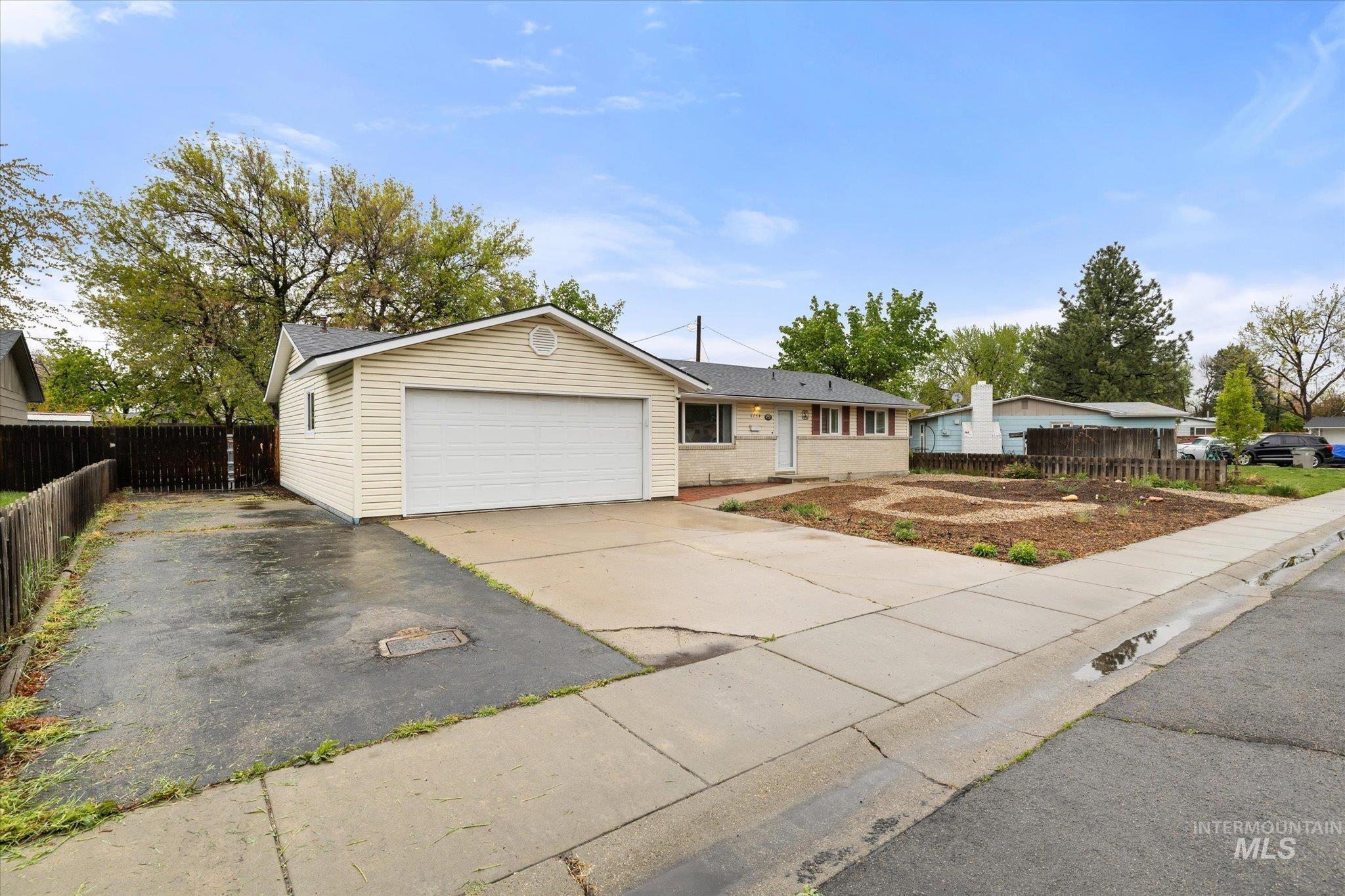 6159 S Grandjean Pl, Boise, Idaho 83709, 3 Bedrooms, 1.5 Bathrooms, Residential For Sale, Price $399,000,MLS 98982054