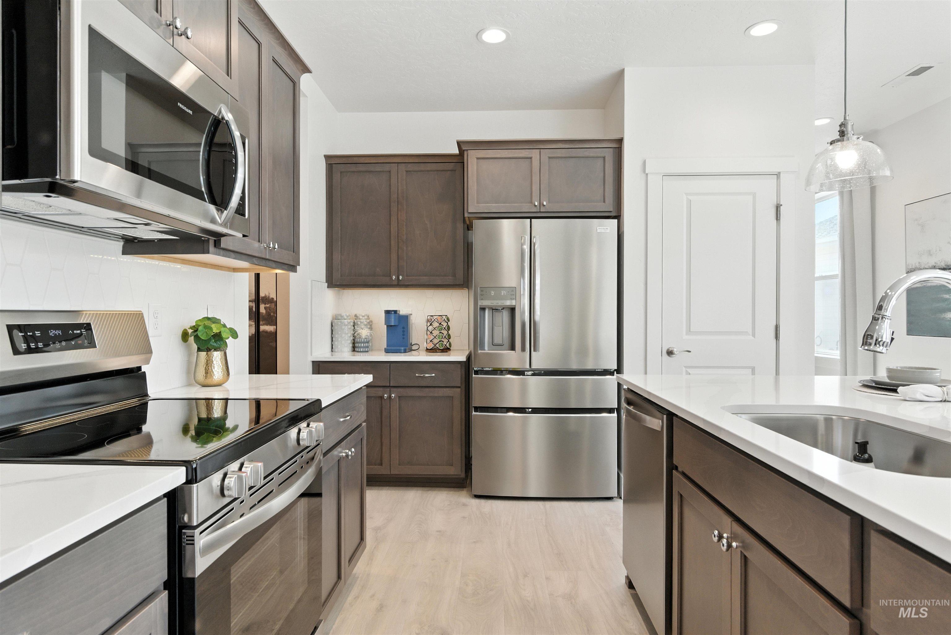 5868 N Static Line Ave, Meridian, Idaho 83646, 3 Bedrooms, 2 Bathrooms, Residential For Sale, Price $427,990, 98982055