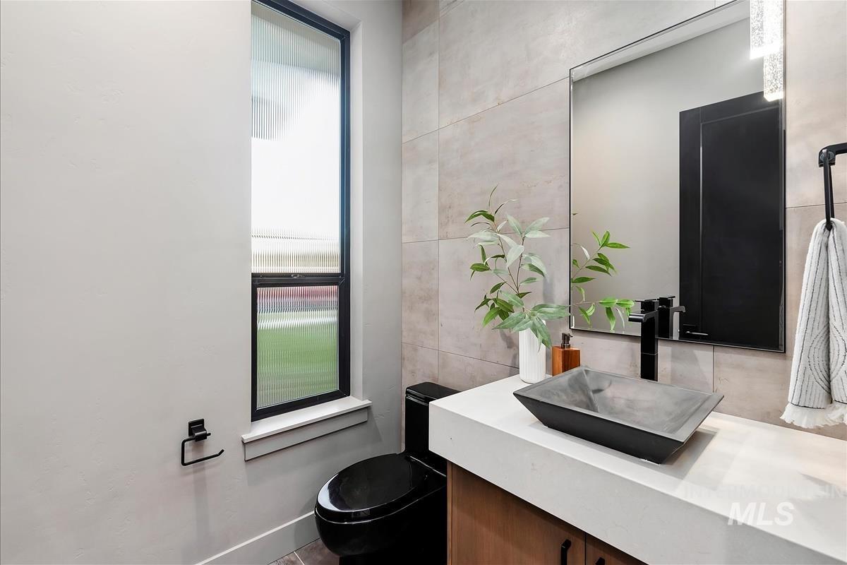 3353 N Fire Flower Ave, Star, Idaho 83669, 3 Bedrooms, 3.5 Bathrooms, Residential For Sale, Price $1,099,900, 98982057