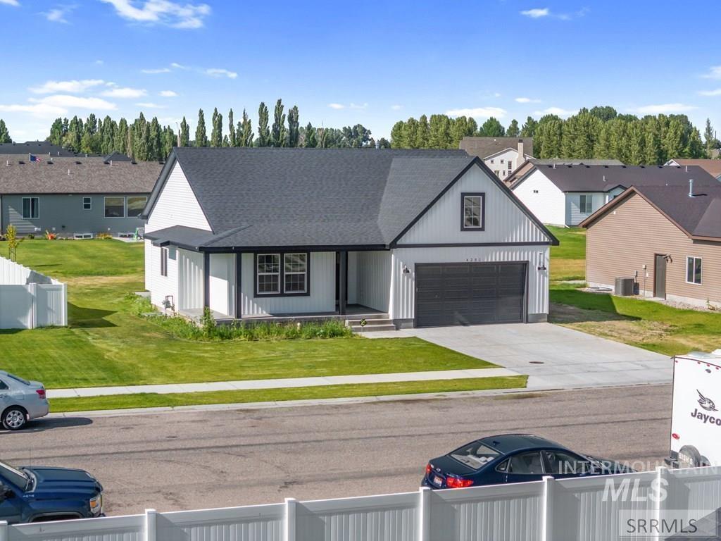 4201 N Zona Way, Idaho Falls, Idaho 83401-0000, 3 Bedrooms, 2 Bathrooms, Residential For Sale, Price $415,000, 98982062