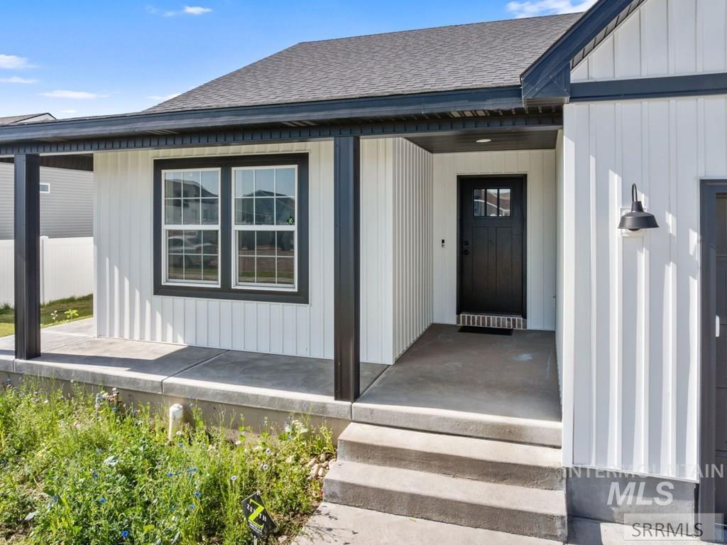 4201 N Zona Way, Idaho Falls, Idaho 83401-0000, 3 Bedrooms, 2 Bathrooms, Residential For Sale, Price $415,000, 98982062