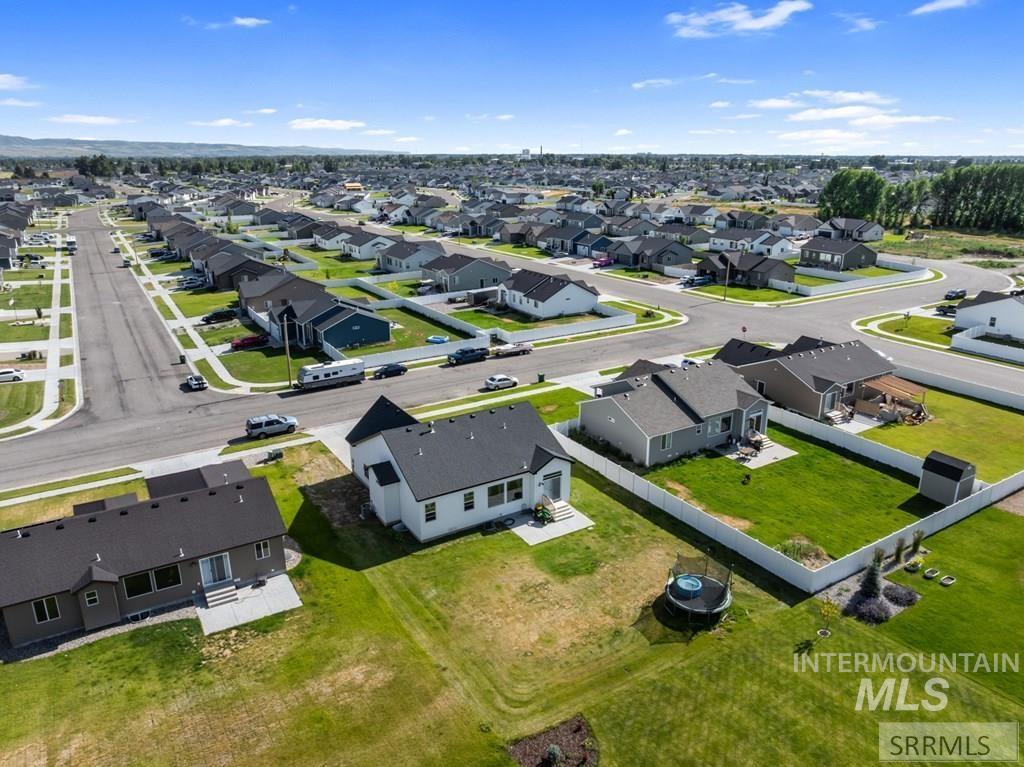 4201 N Zona Way, Idaho Falls, Idaho 83401-0000, 3 Bedrooms, 2 Bathrooms, Residential For Sale, Price $415,000, 98982062