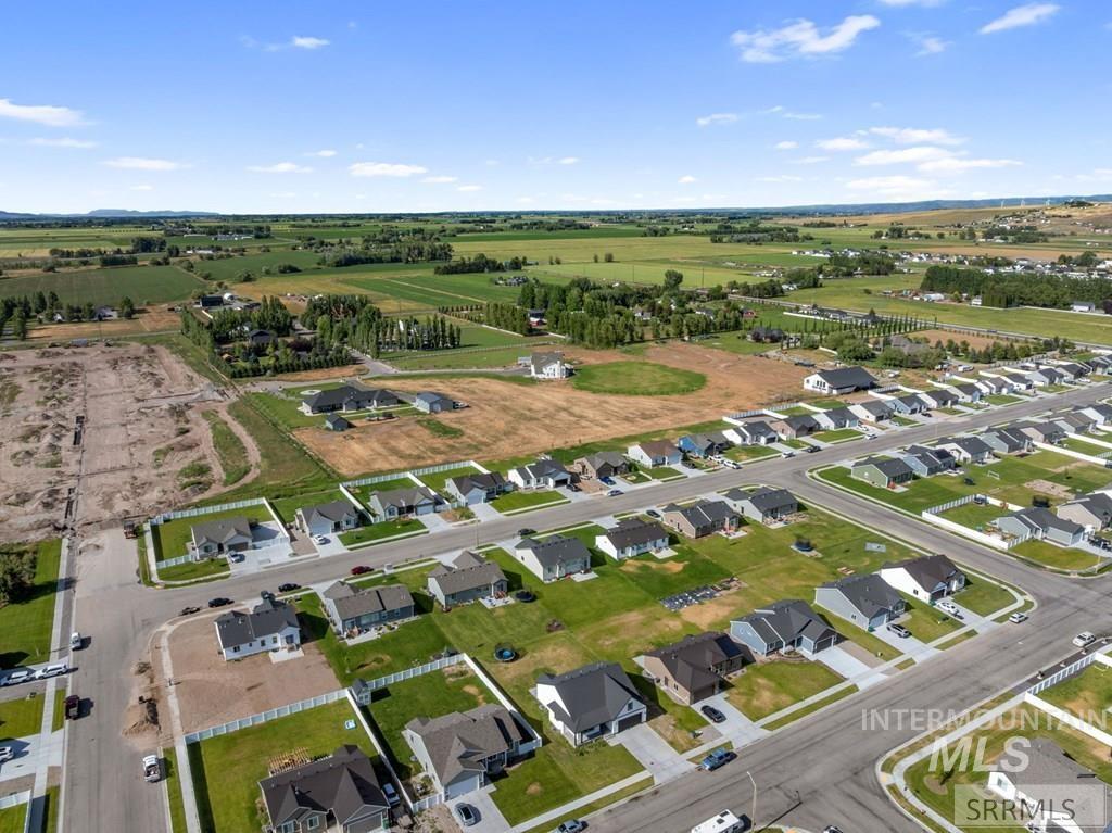 4201 N Zona Way, Idaho Falls, Idaho 83401-0000, 3 Bedrooms, 2 Bathrooms, Residential For Sale, Price $415,000, 98982062