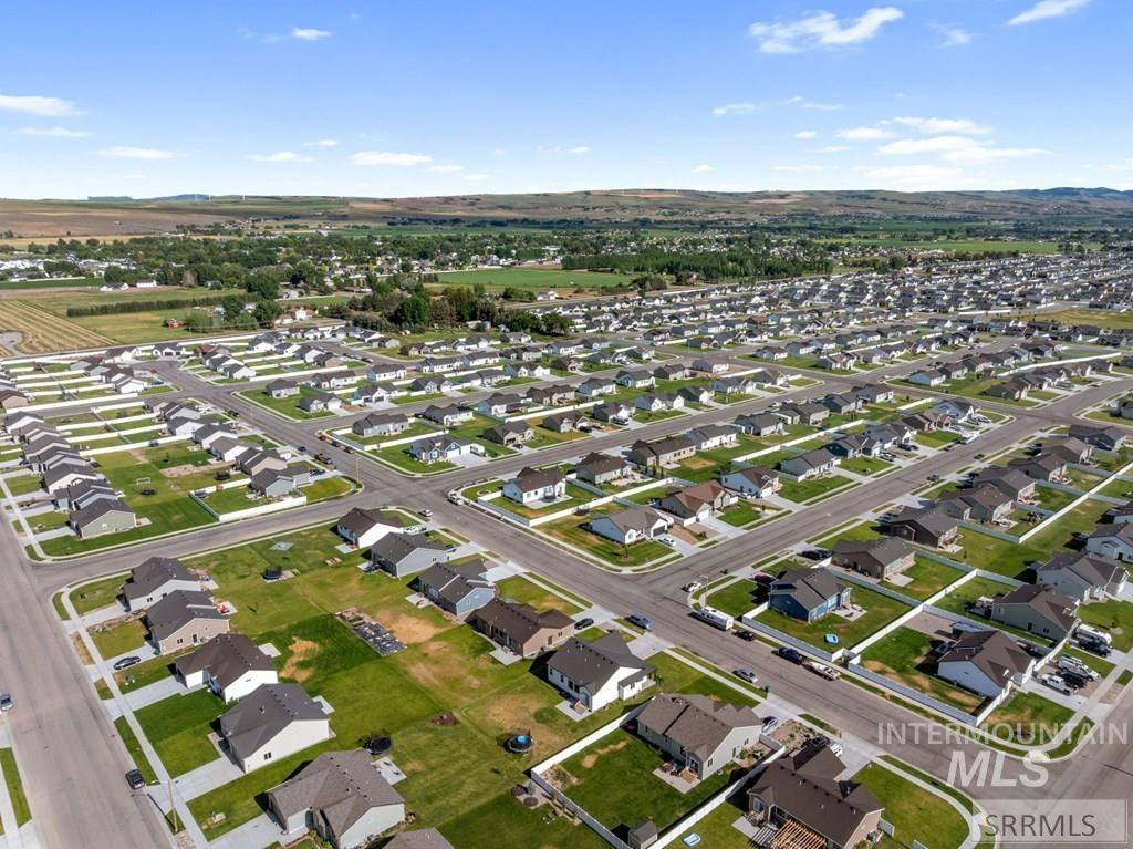 4201 N Zona Way, Idaho Falls, Idaho 83401-0000, 3 Bedrooms, 2 Bathrooms, Residential For Sale, Price $415,000, 98982062