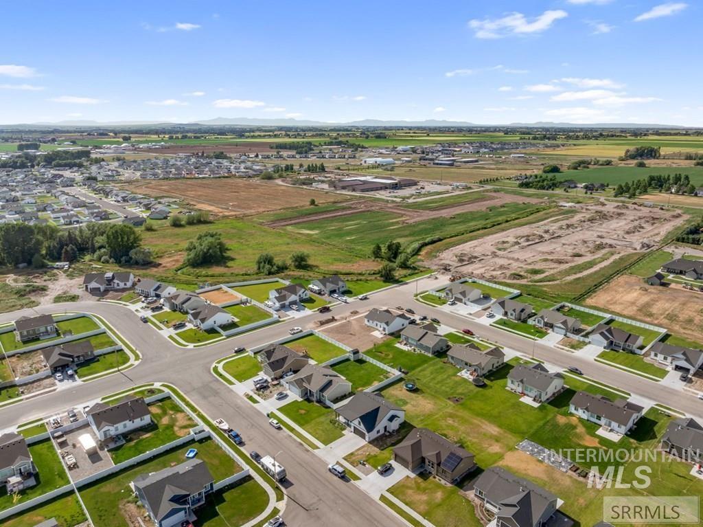 4201 N Zona Way, Idaho Falls, Idaho 83401-0000, 3 Bedrooms, 2 Bathrooms, Residential For Sale, Price $415,000, 98982062