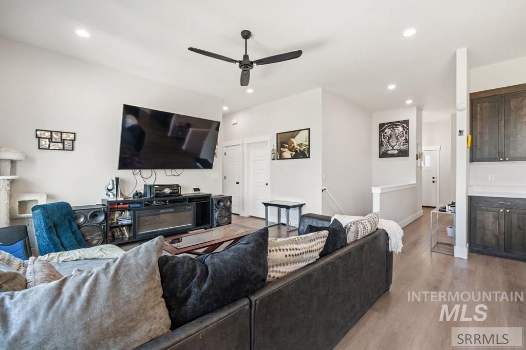 4201 N Zona Way, Idaho Falls, Idaho 83401-0000, 3 Bedrooms, 2 Bathrooms, Residential For Sale, Price $415,000, 98982062