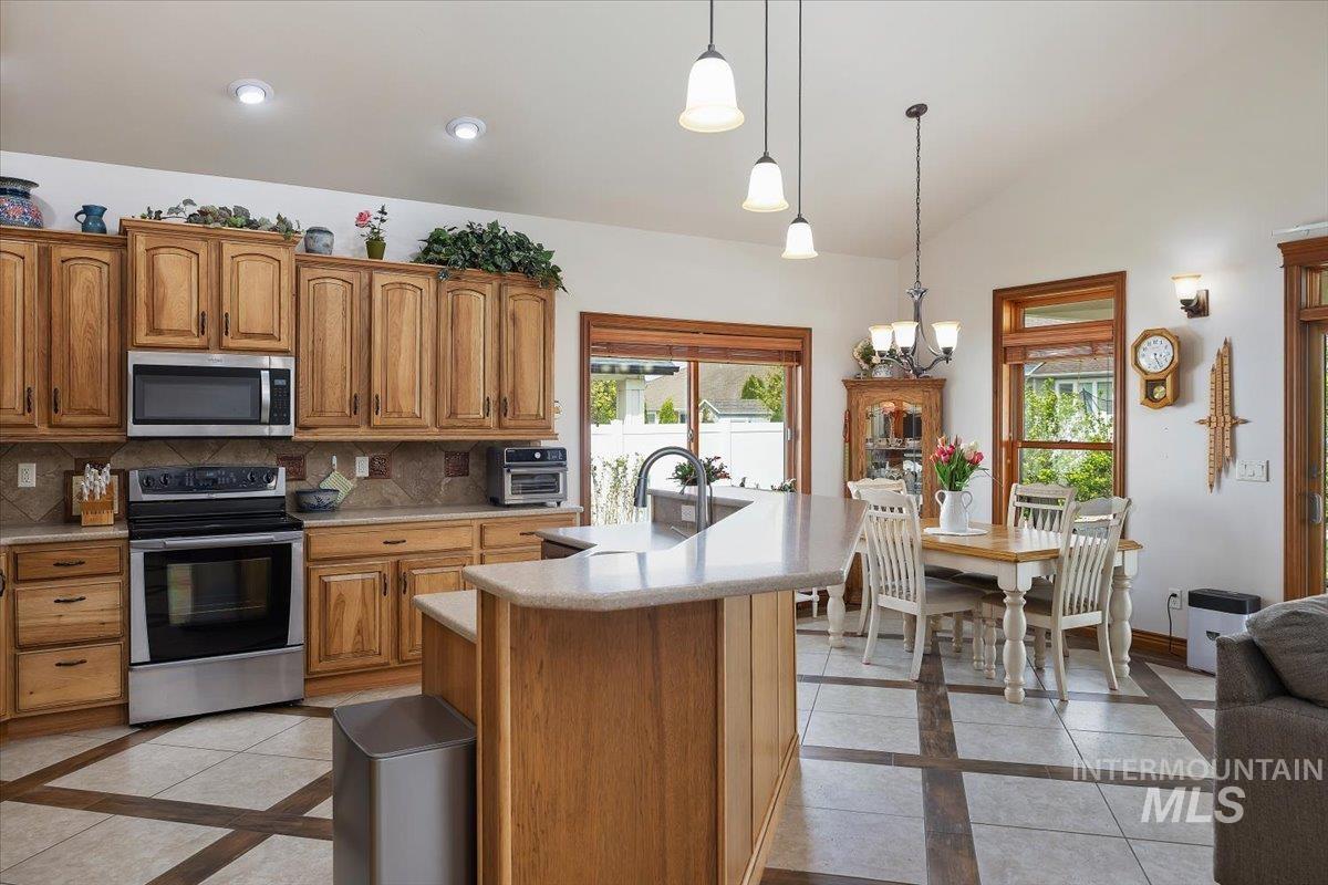 638 Sunfire Dr., Twin Falls, Idaho 83301, 3 Bedrooms, 2.5 Bathrooms, Residential For Sale, Price $509,900, 98982065