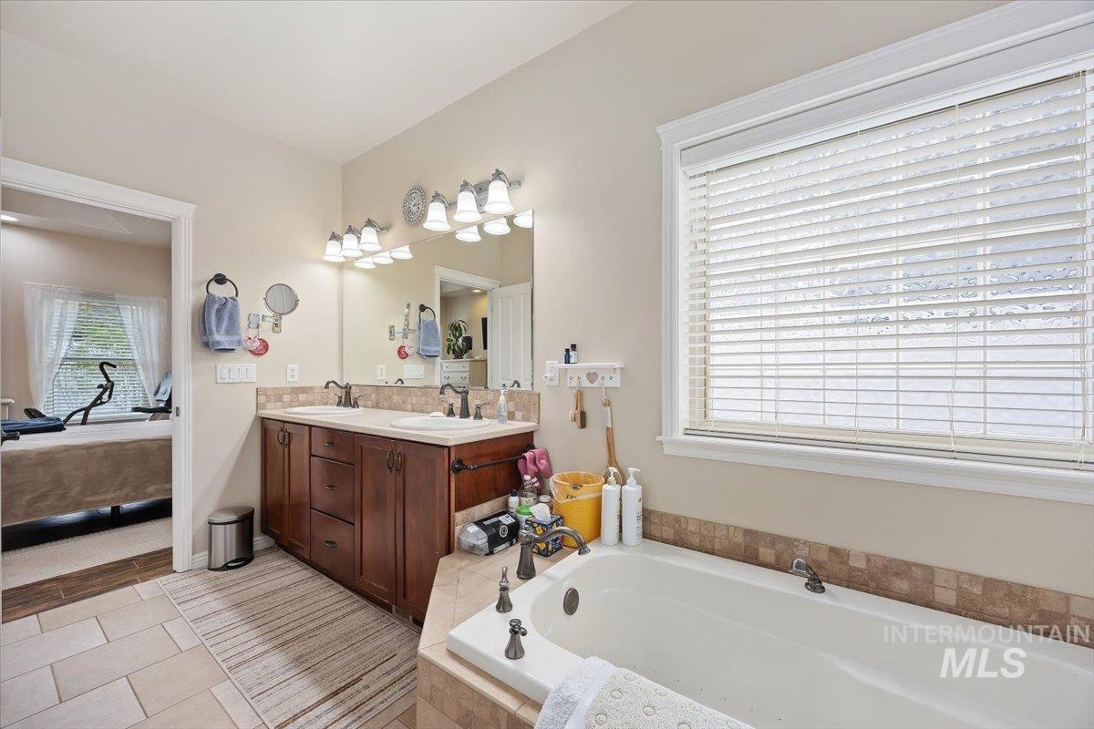 638 Sunfire Dr., Twin Falls, Idaho 83301, 3 Bedrooms, 2.5 Bathrooms, Residential For Sale, Price $509,900, 98982065