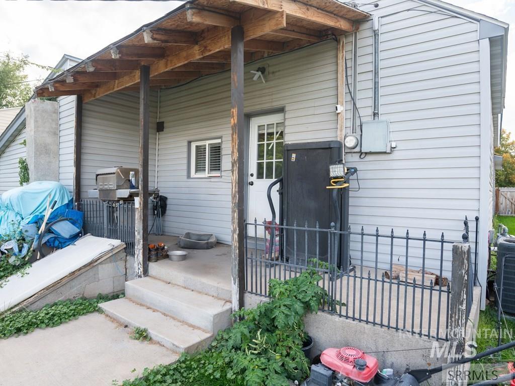 1164 Cassia Avenue, Idaho Falls, Idaho 83402, 3 Bedrooms, 1 Bathroom, Residential For Sale, Price $325,000, 98982070