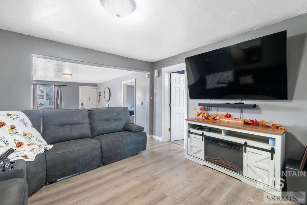 1164 Cassia Avenue, Idaho Falls, Idaho 83402, 3 Bedrooms, 1 Bathroom, Residential For Sale, Price $325,000, 98982070