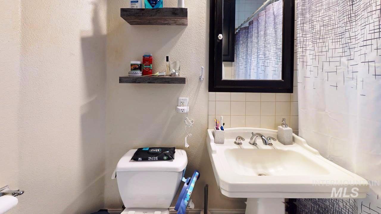 17082 Snake River Road, Asotin, Washington 99402, 2 Bedrooms, 1 Bathroom, Residential For Sale, Price $520,000, 98982071