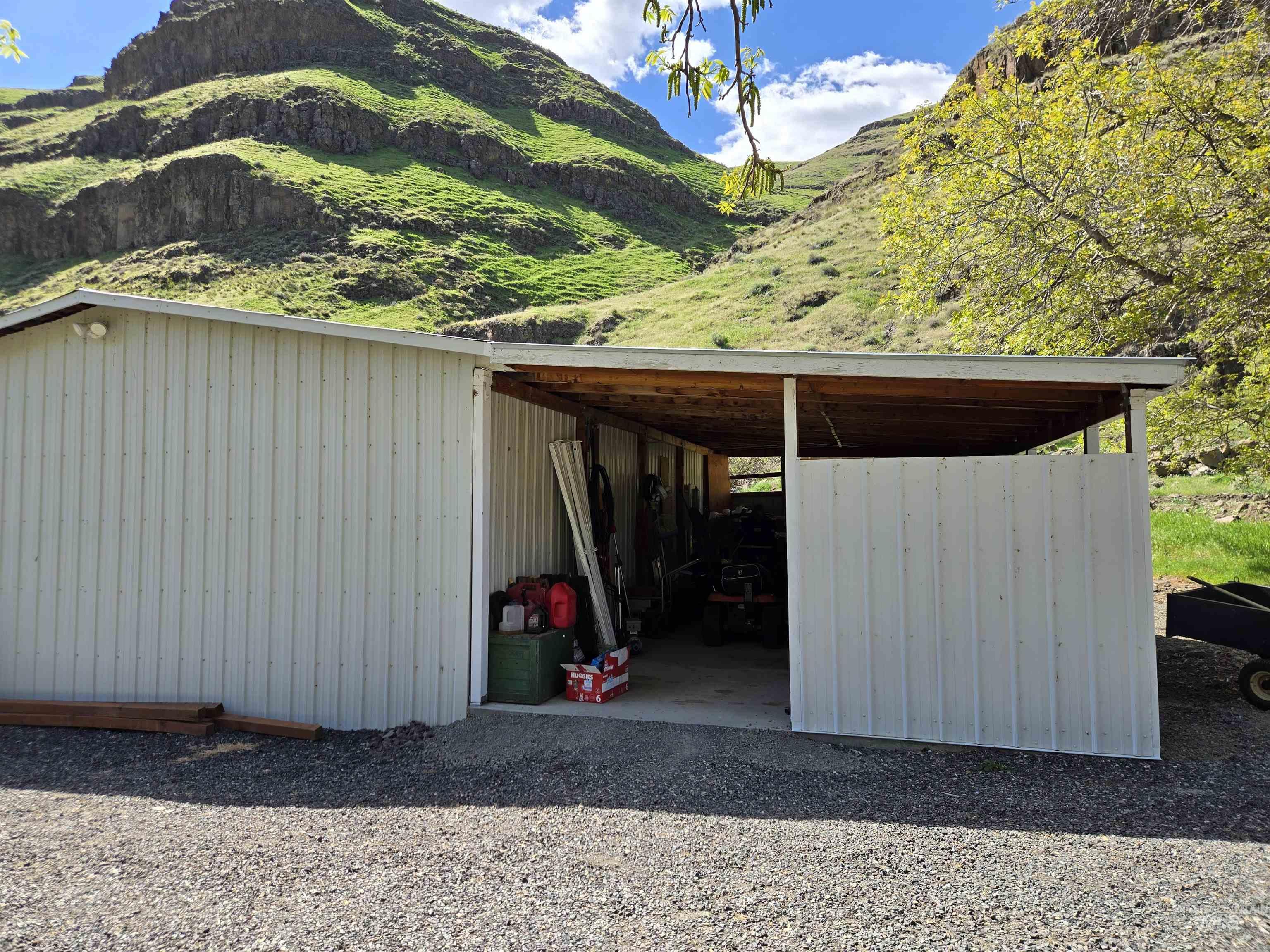 17082 Snake River Road, Asotin, Washington 99402, 2 Bedrooms, 1 Bathroom, Residential For Sale, Price $520,000, 98982071