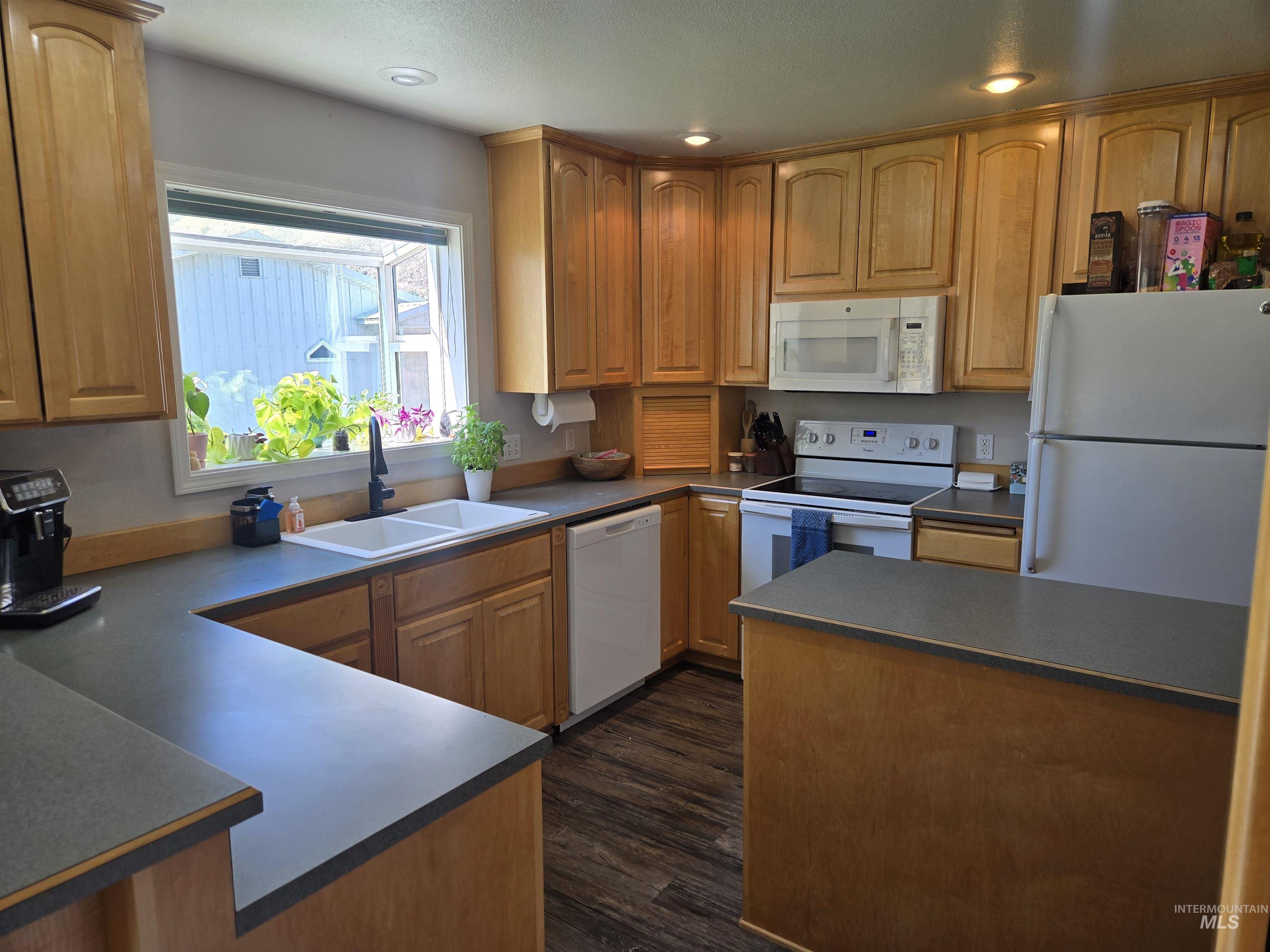 17082 Snake River Road, Asotin, Washington 99402, 2 Bedrooms, 1 Bathroom, Residential For Sale, Price $520,000, 98982071