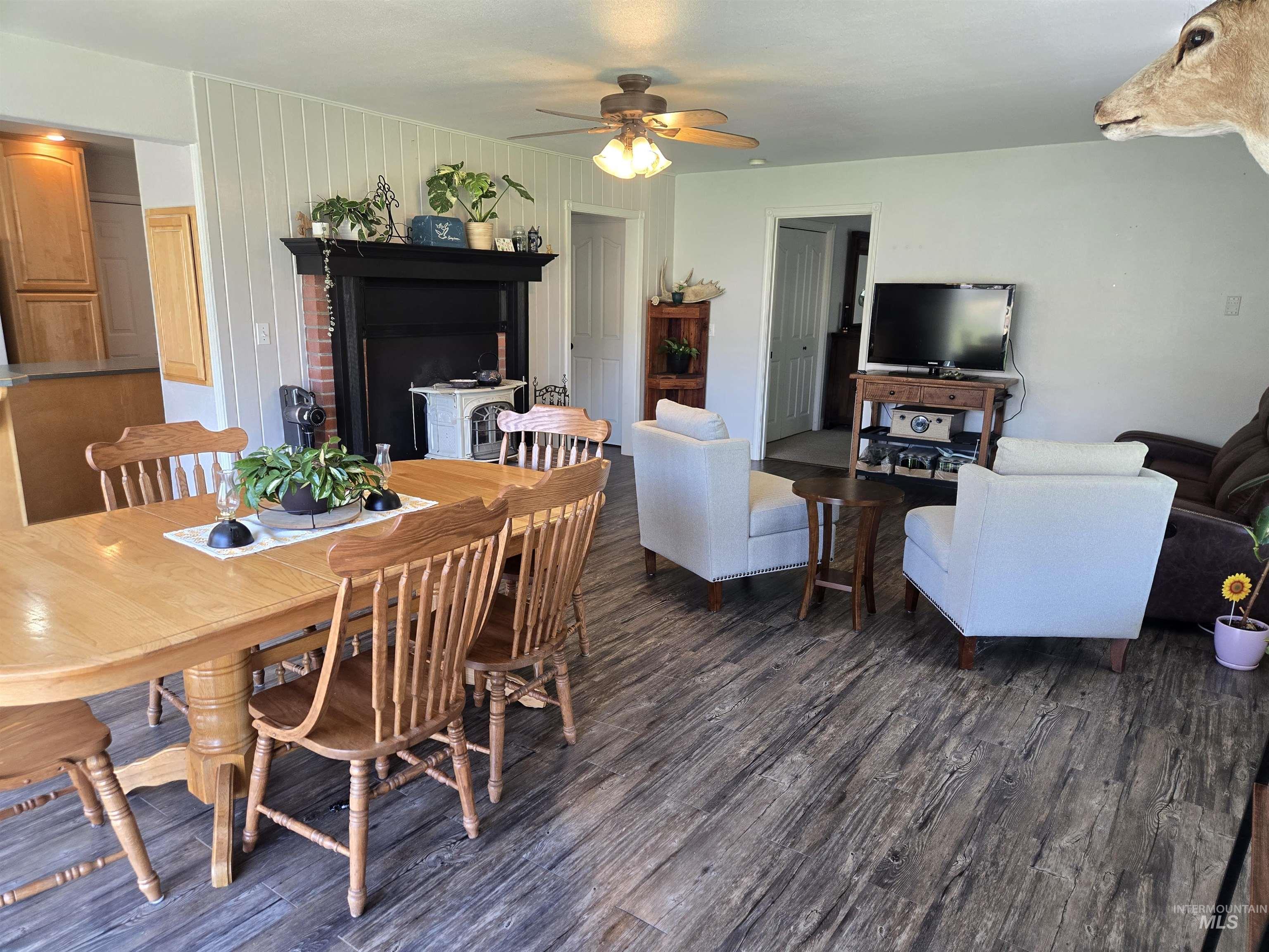 17082 Snake River Road, Asotin, Washington 99402, 2 Bedrooms, 1 Bathroom, Residential For Sale, Price $520,000, 98982071