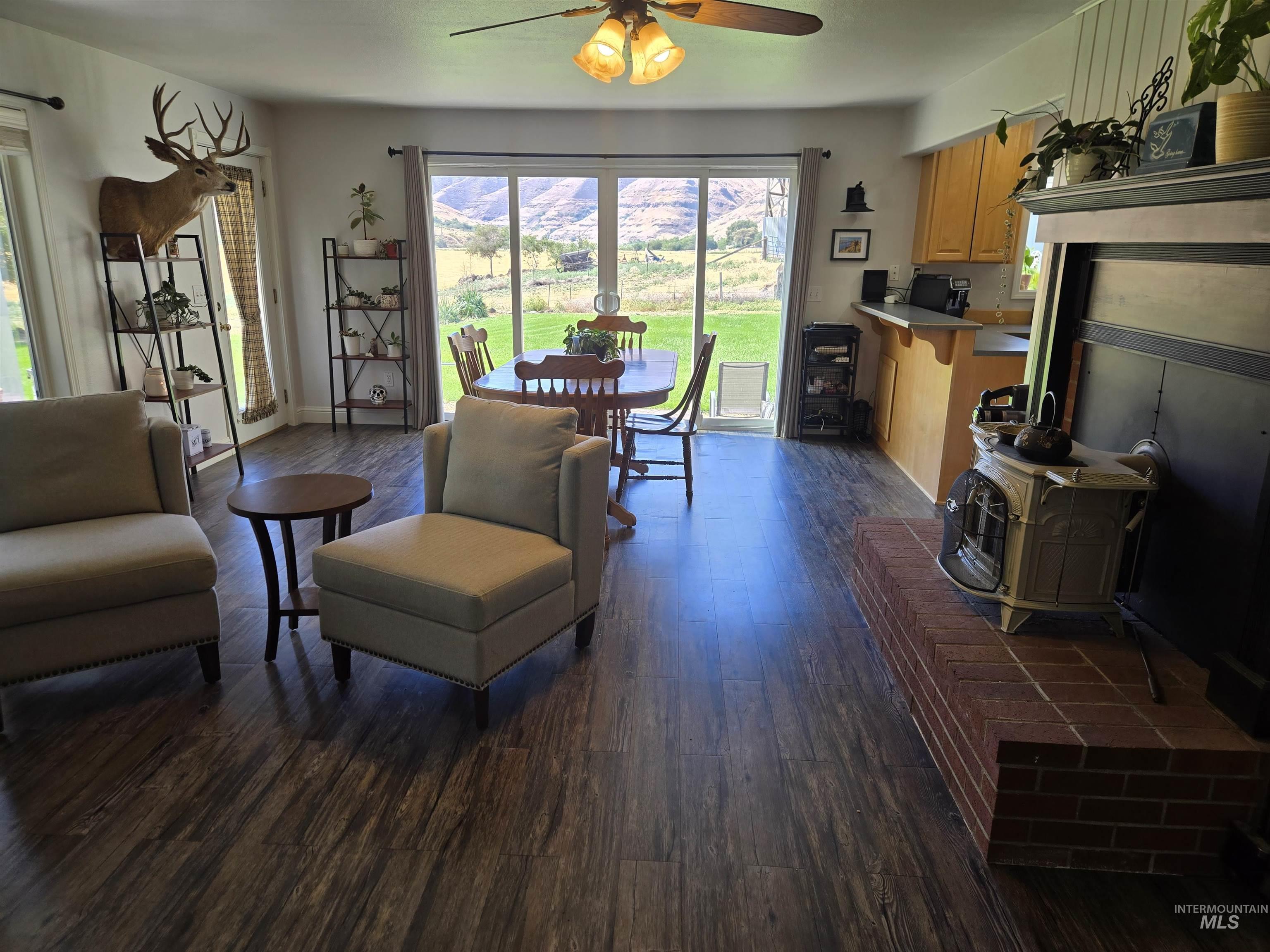 17082 Snake River Road, Asotin, Washington 99402, 2 Bedrooms, 1 Bathroom, Residential For Sale, Price $520,000, 98982071