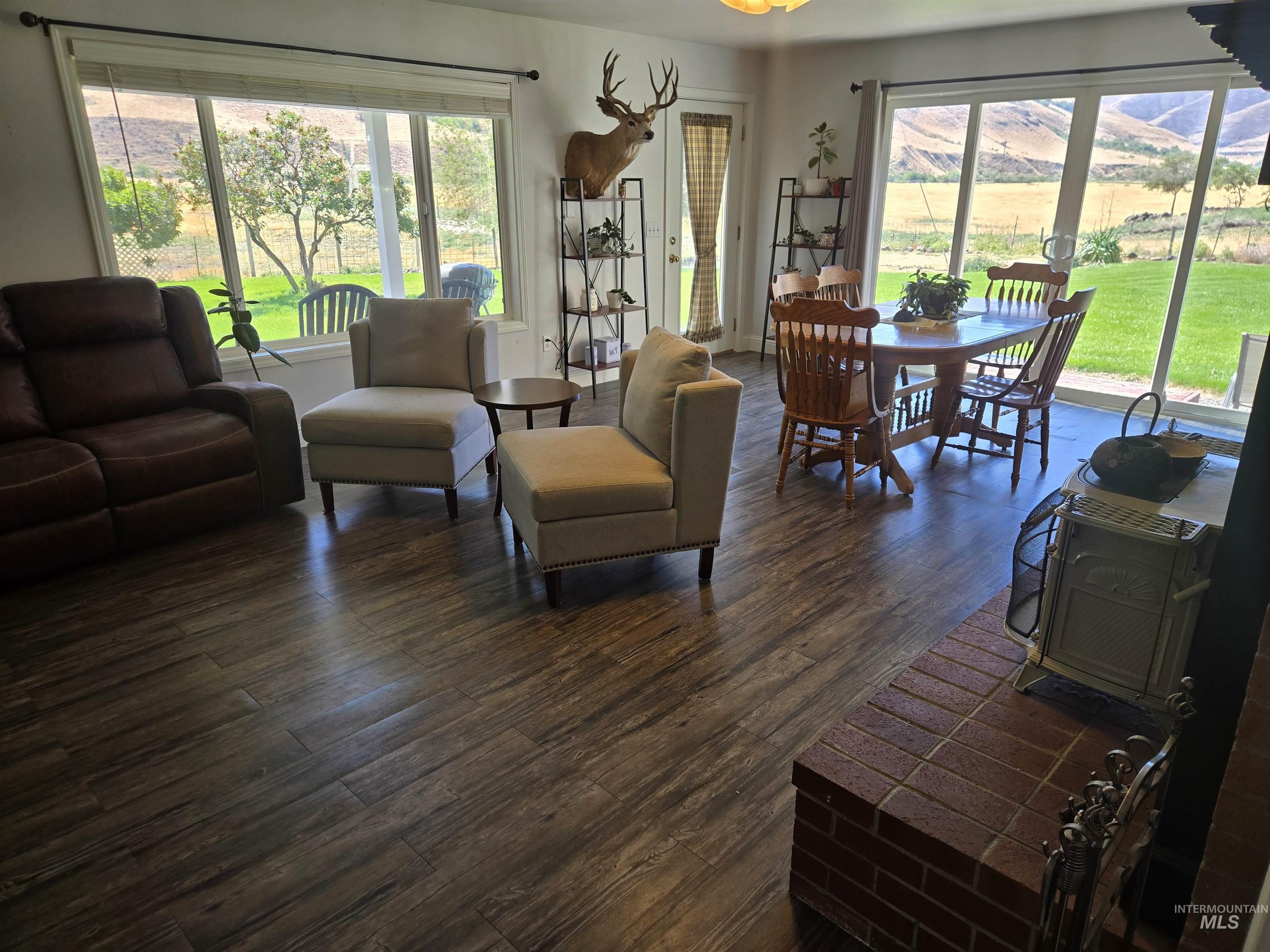 17082 Snake River Road, Asotin, Washington 99402, 2 Bedrooms, 1 Bathroom, Residential For Sale, Price $520,000, 98982071