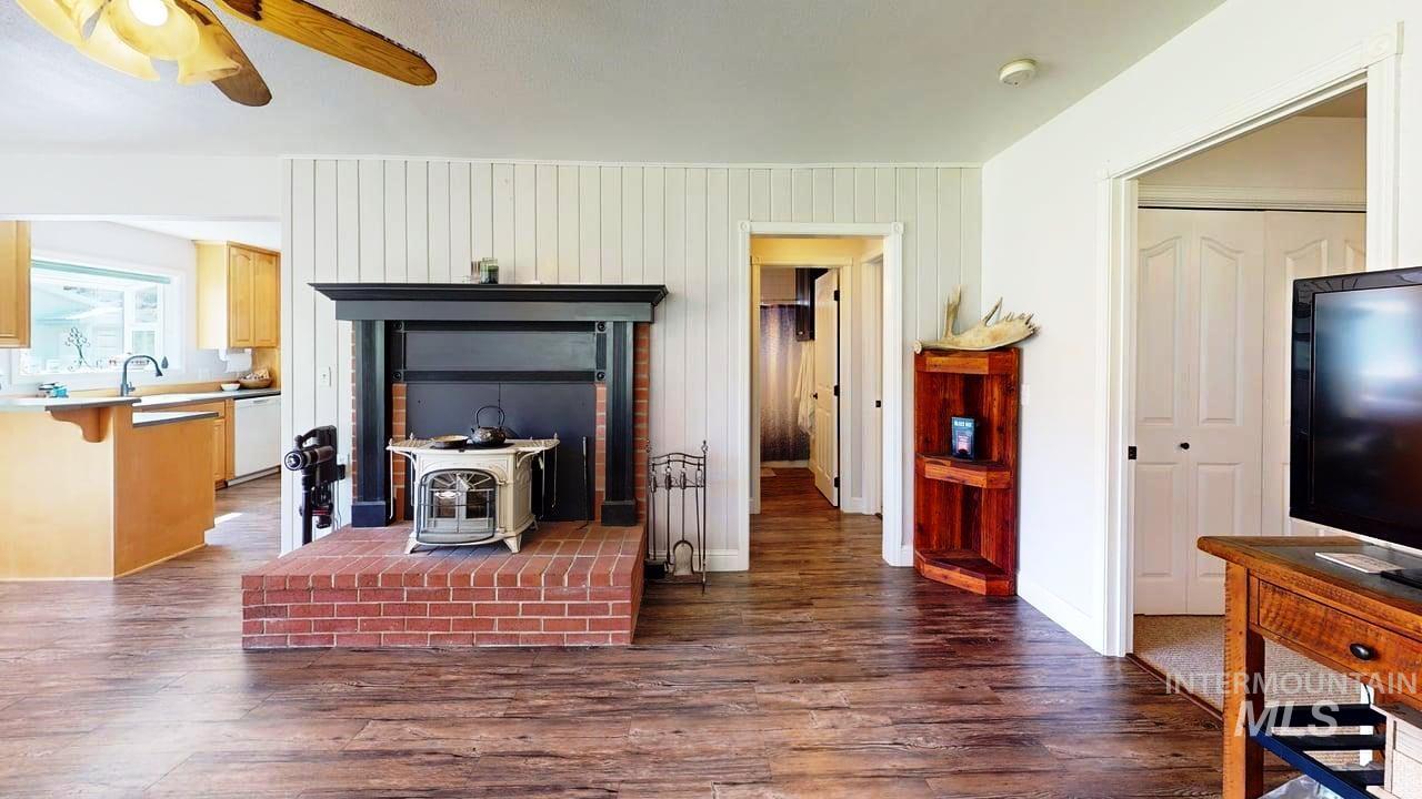 17082 Snake River Road, Asotin, Washington 99402, 2 Bedrooms, 1 Bathroom, Residential For Sale, Price $520,000, 98982071