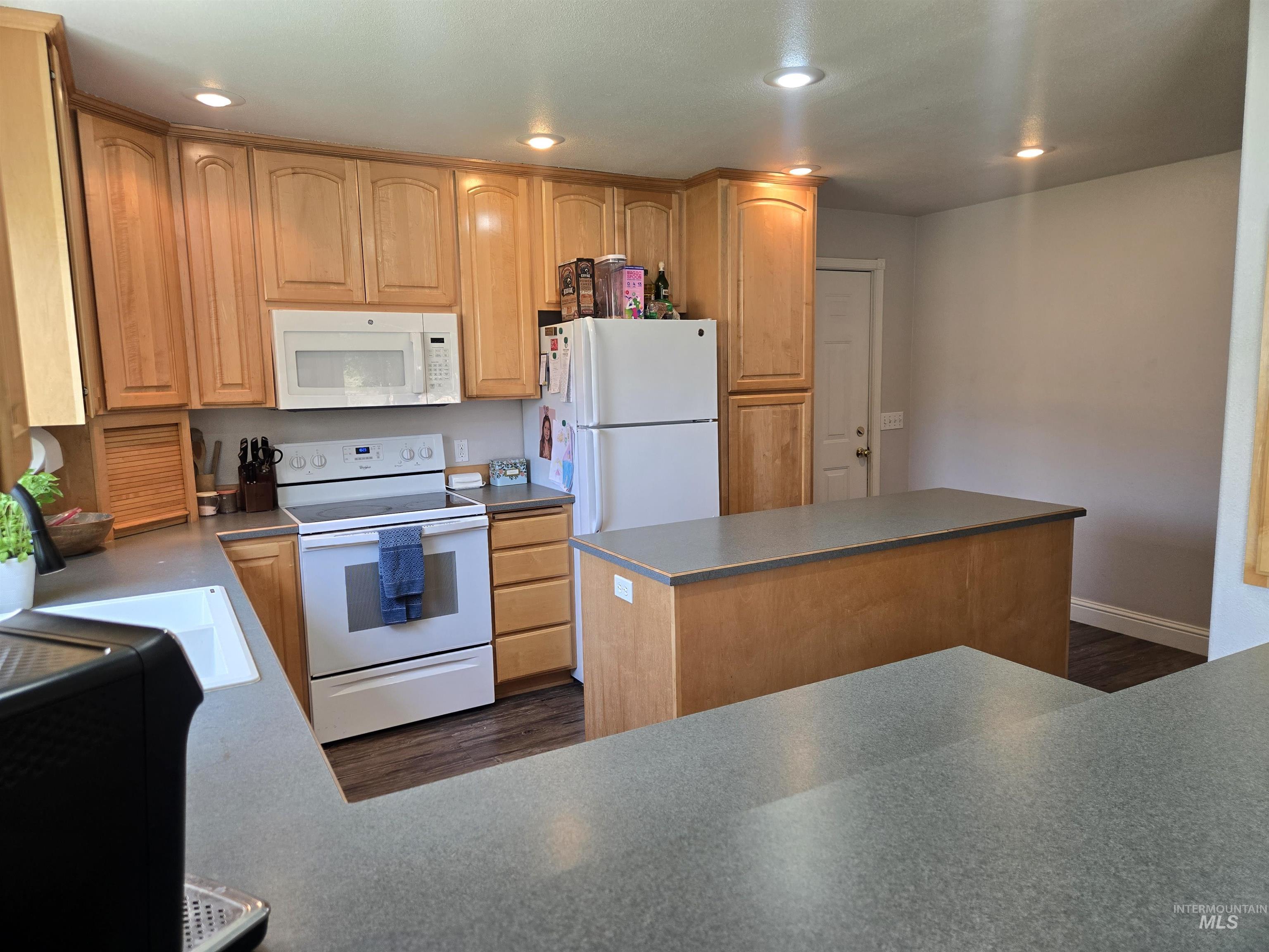 17082 Snake River Road, Asotin, Washington 99402, 2 Bedrooms, 1 Bathroom, Residential For Sale, Price $520,000, 98982071