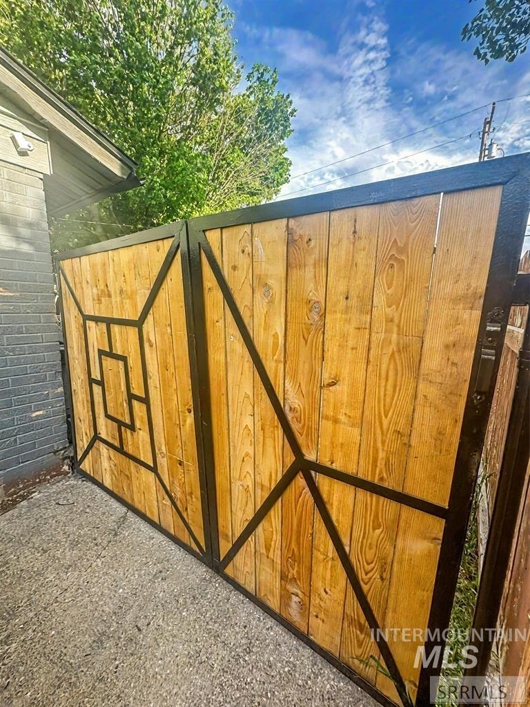 2483 Mars Street, Idaho Falls, Idaho 83402, 4 Bedrooms, 2 Bathrooms, Residential For Sale, Price $399,000, 98982073