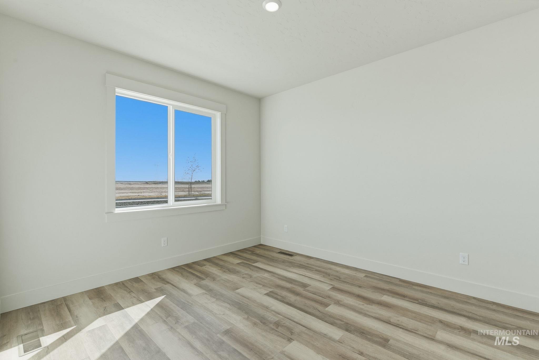 410 Mayfield Springs Blvd, Boise, Idaho 83716, 4 Bedrooms, 2.5 Bathrooms, Residential For Sale, Price $419,000,MLS 98982075