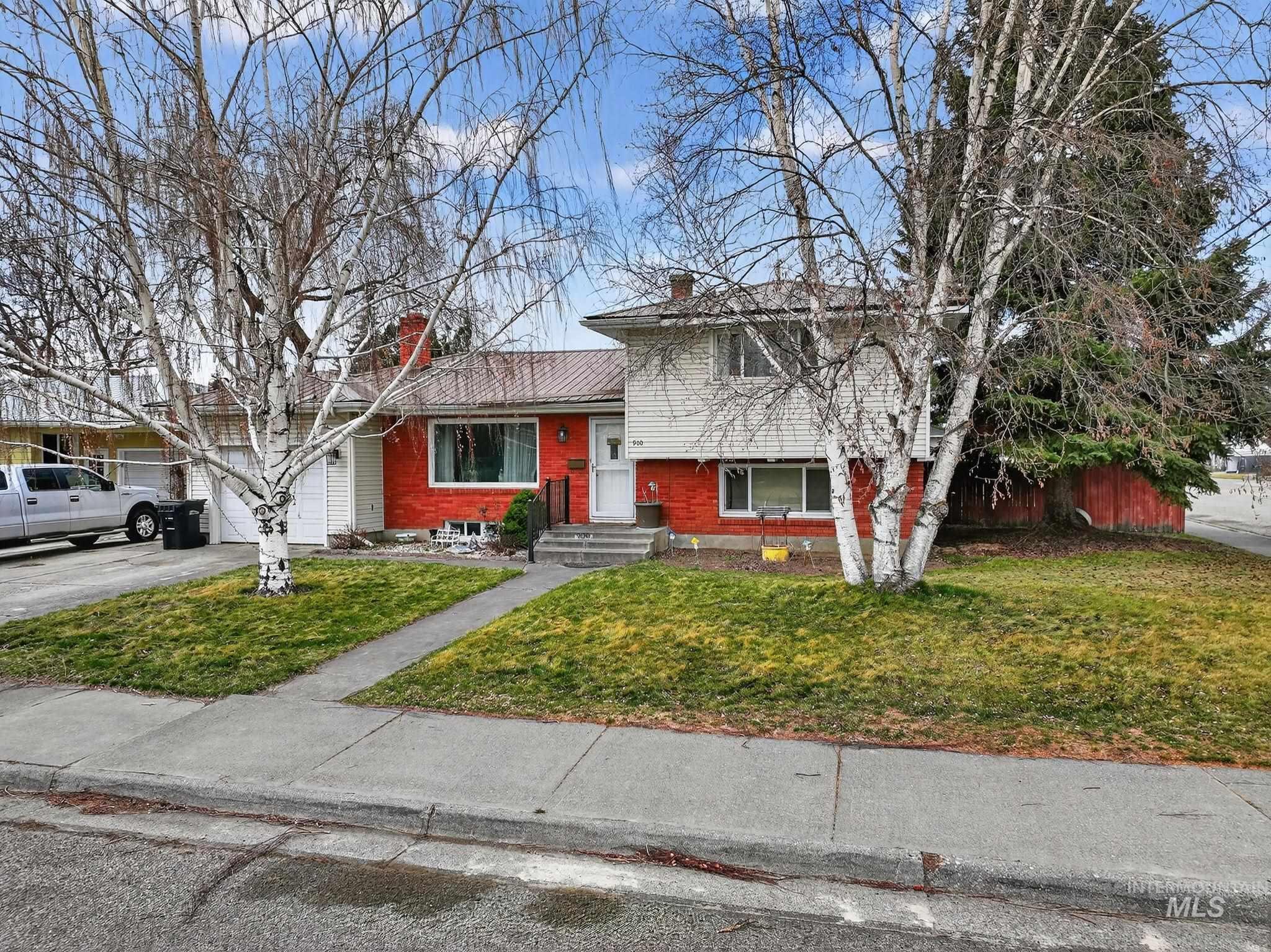 900 Stanger Avenue, Idaho Falls, Idaho 83404, 5 Bedrooms, 2 Bathrooms, Residential For Sale, Price $379,000, 98982079