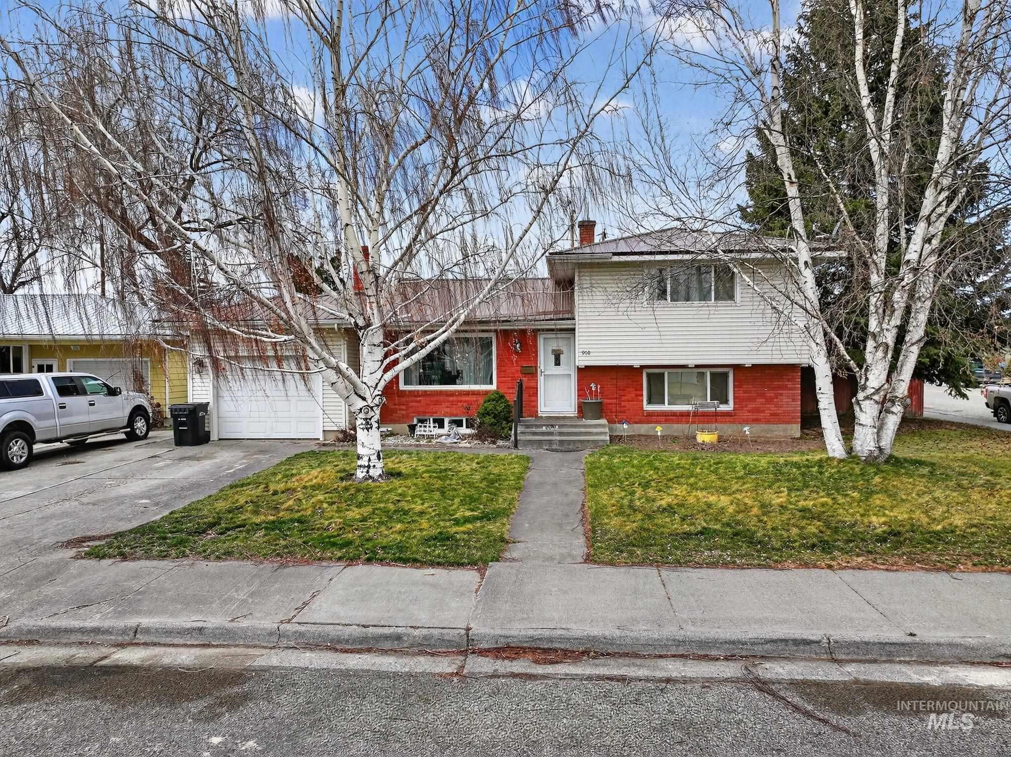 900 Stanger Avenue, Idaho Falls, Idaho 83404, 5 Bedrooms, 2 Bathrooms, Residential For Sale, Price $379,000, 98982079