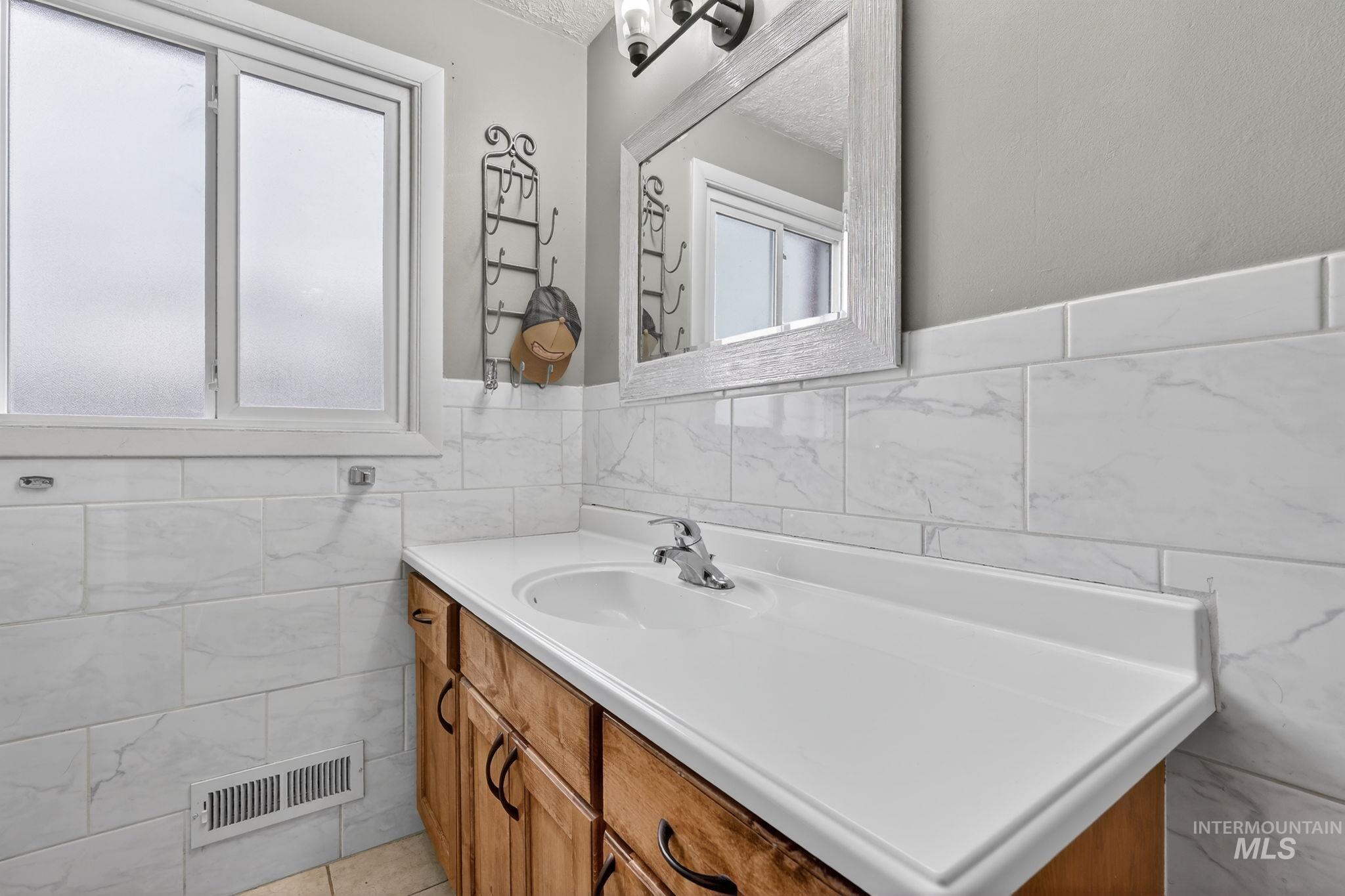 900 Stanger Avenue, Idaho Falls, Idaho 83404, 5 Bedrooms, 2 Bathrooms, Residential For Sale, Price $379,000, 98982079