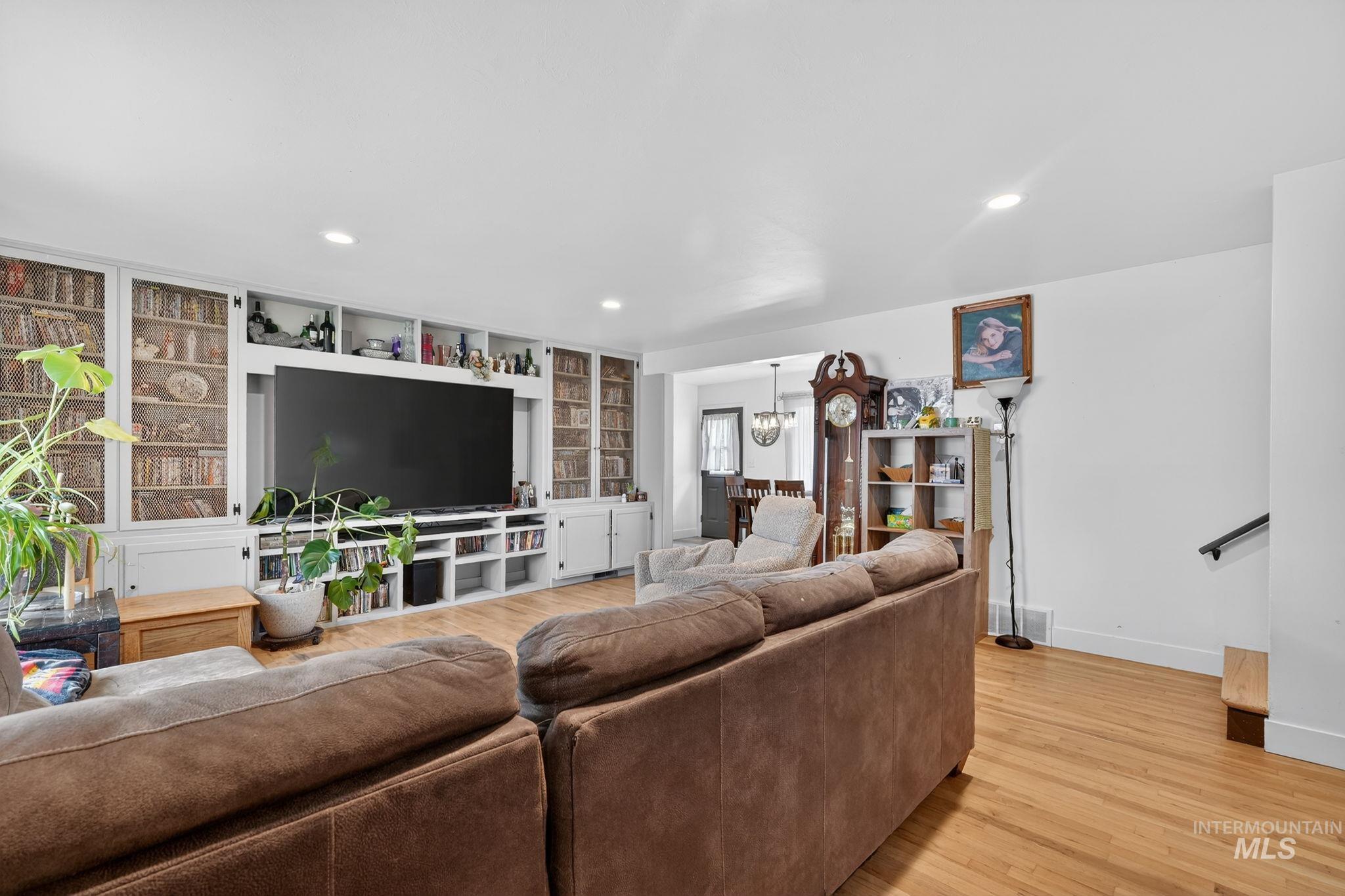 900 Stanger Avenue, Idaho Falls, Idaho 83404, 5 Bedrooms, 2 Bathrooms, Residential For Sale, Price $379,000, 98982079