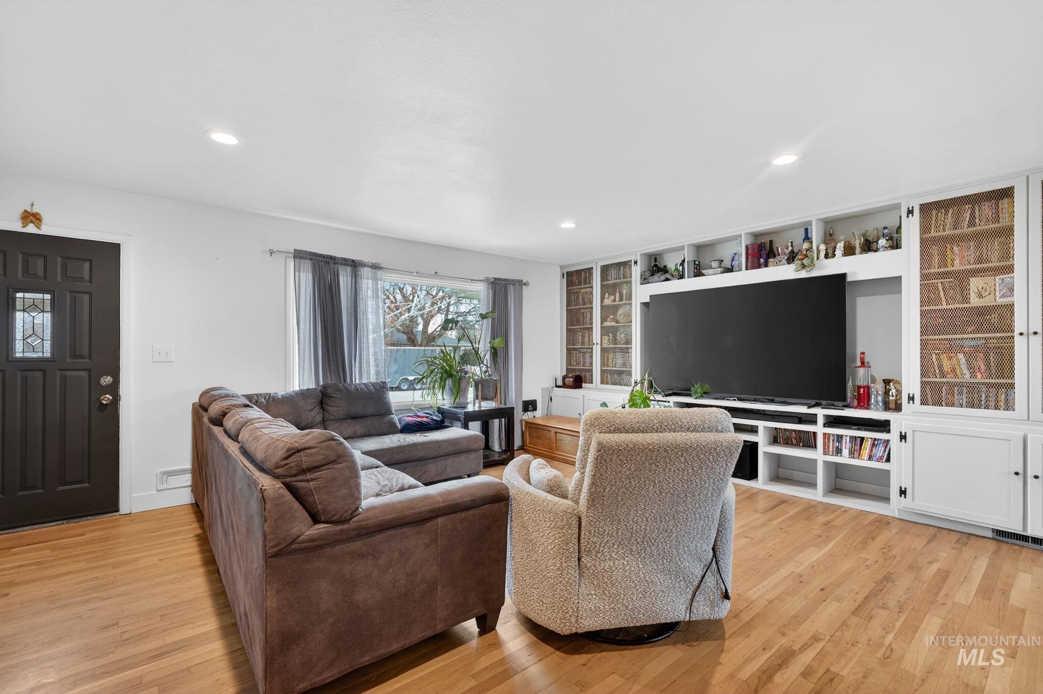 900 Stanger Avenue, Idaho Falls, Idaho 83404, 5 Bedrooms, 2 Bathrooms, Residential For Sale, Price $379,000, 98982079