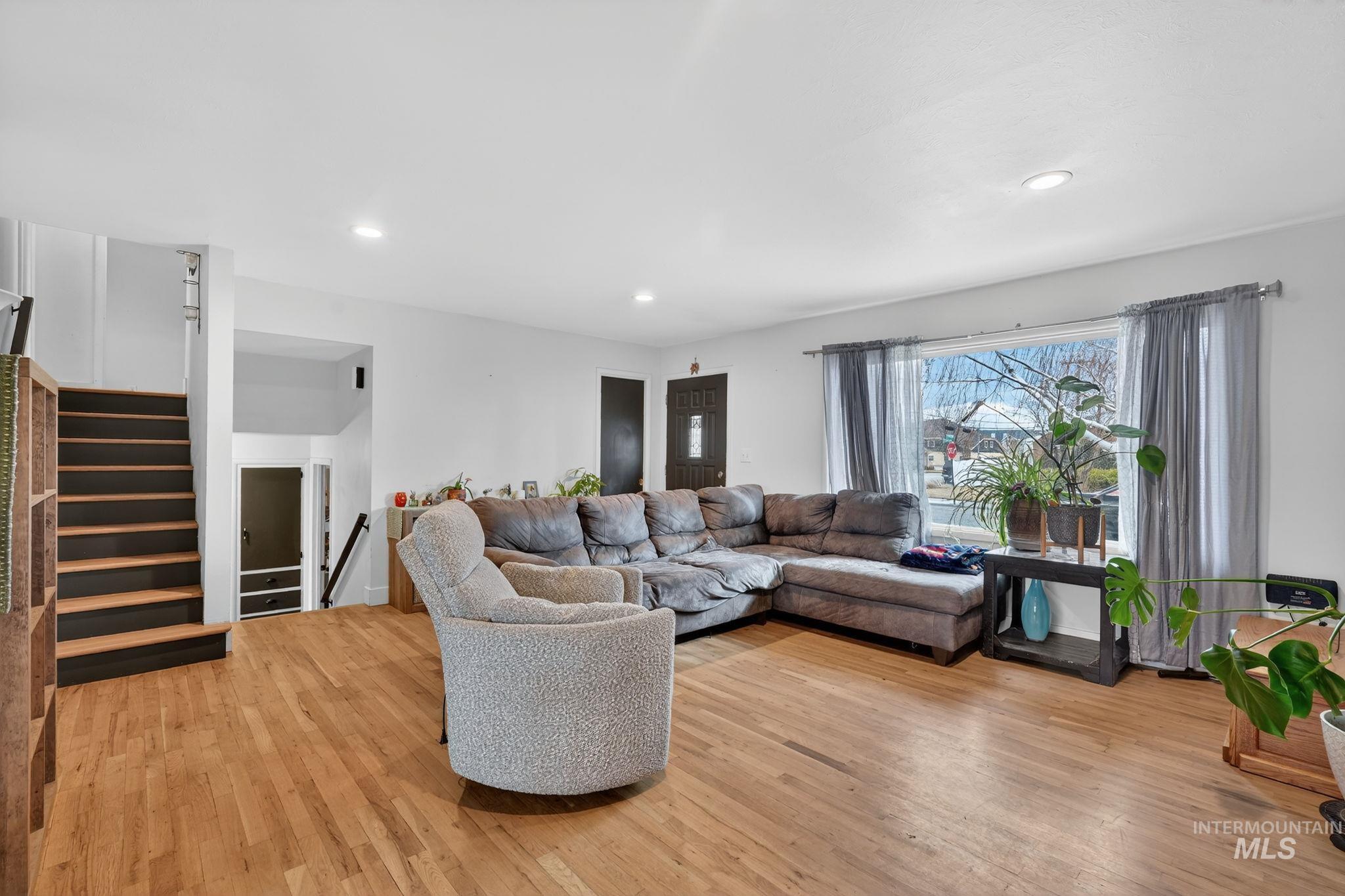 900 Stanger Avenue, Idaho Falls, Idaho 83404, 5 Bedrooms, 2 Bathrooms, Residential For Sale, Price $379,000, 98982079