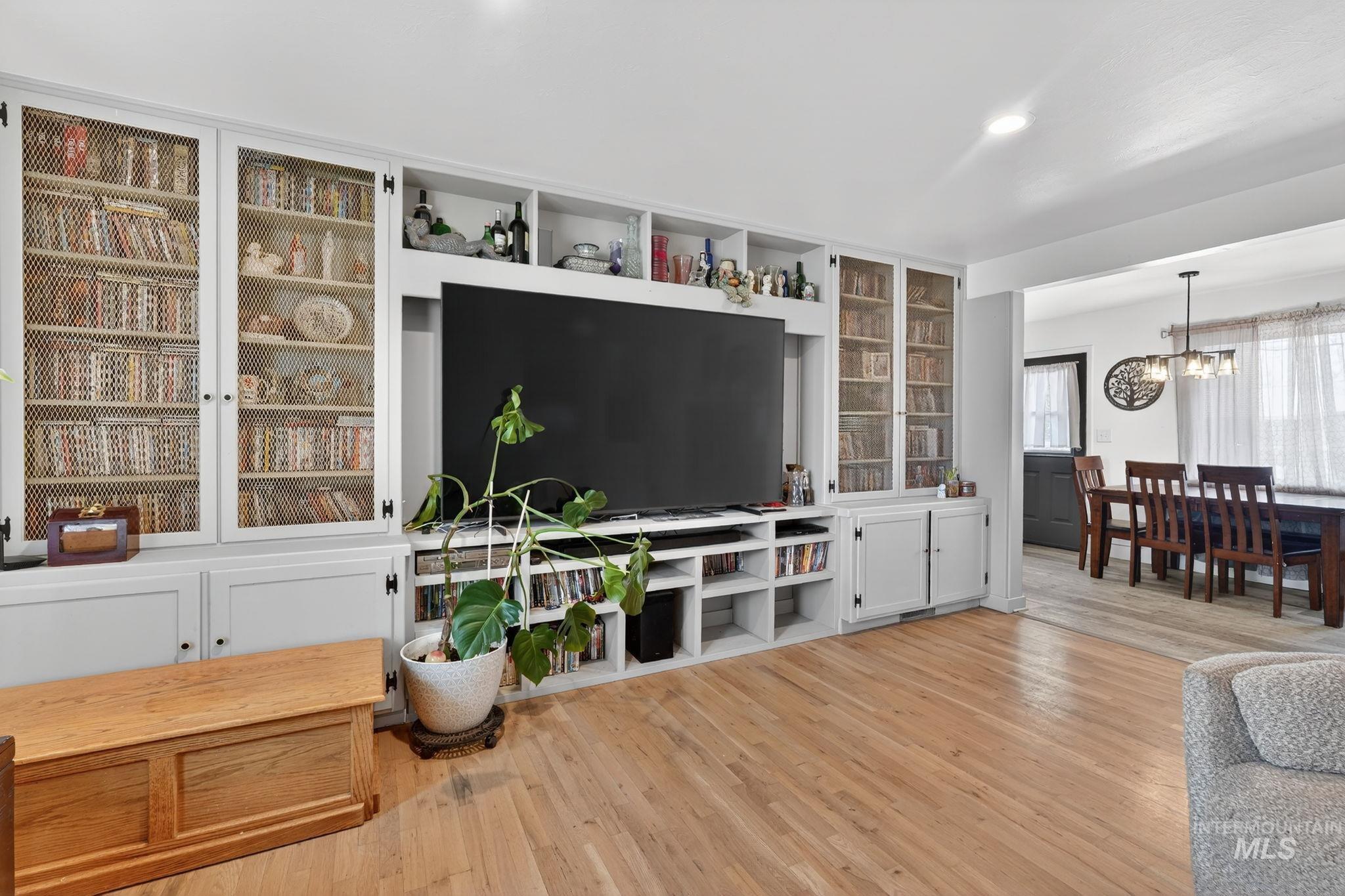 900 Stanger Avenue, Idaho Falls, Idaho 83404, 5 Bedrooms, 2 Bathrooms, Residential For Sale, Price $379,000, 98982079