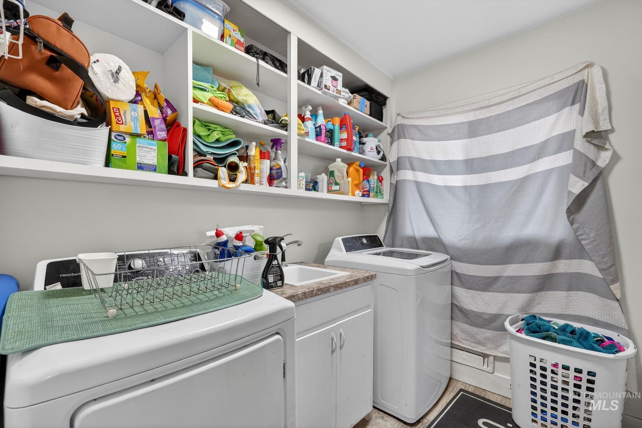 900 Stanger Avenue, Idaho Falls, Idaho 83404, 5 Bedrooms, 2 Bathrooms, Residential For Sale, Price $379,000, 98982079