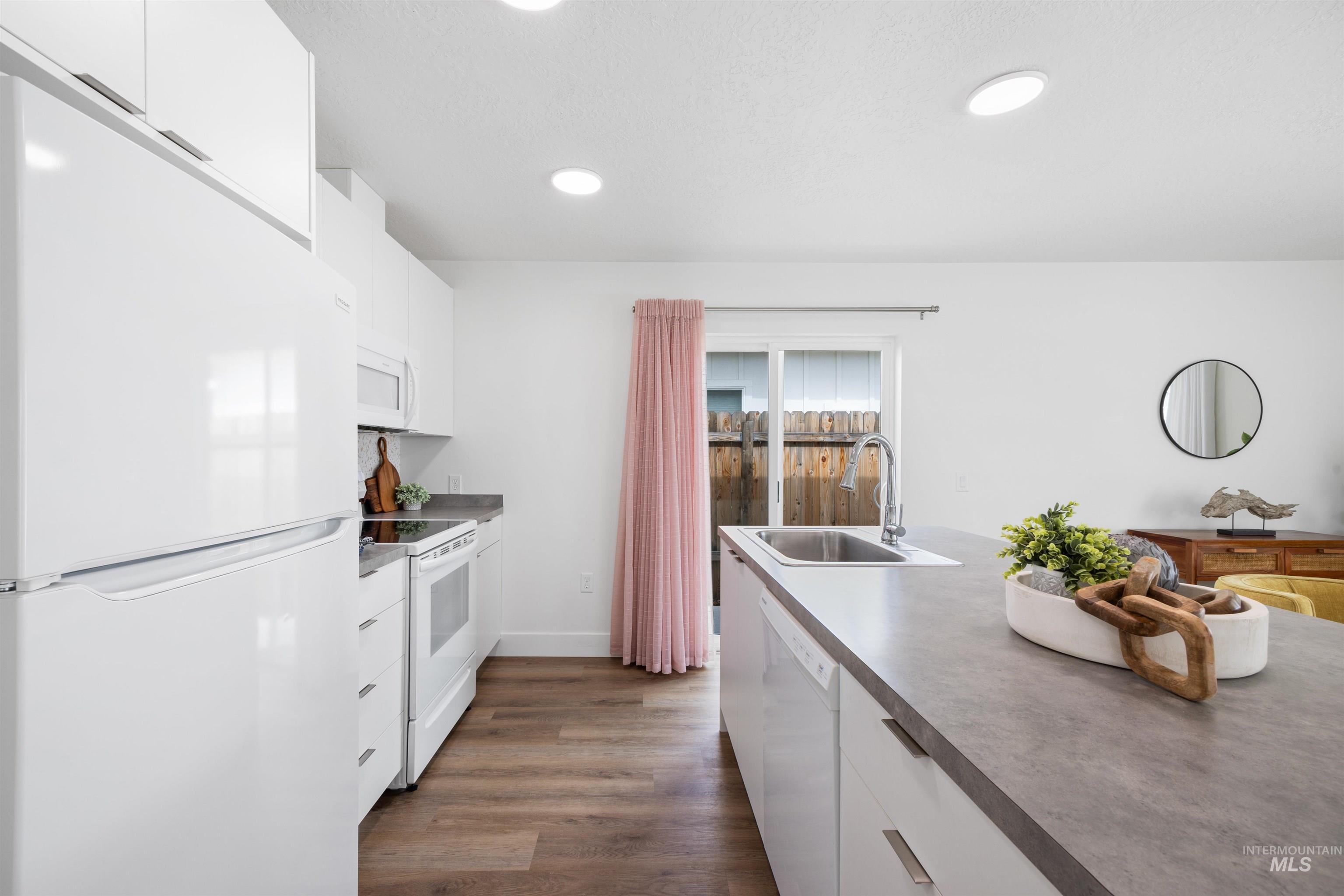 983 N Nichole Ave, Boise, Idaho 83713, 3 Bedrooms, 2 Bathrooms, Residential For Sale, Price $325,920, 98982082