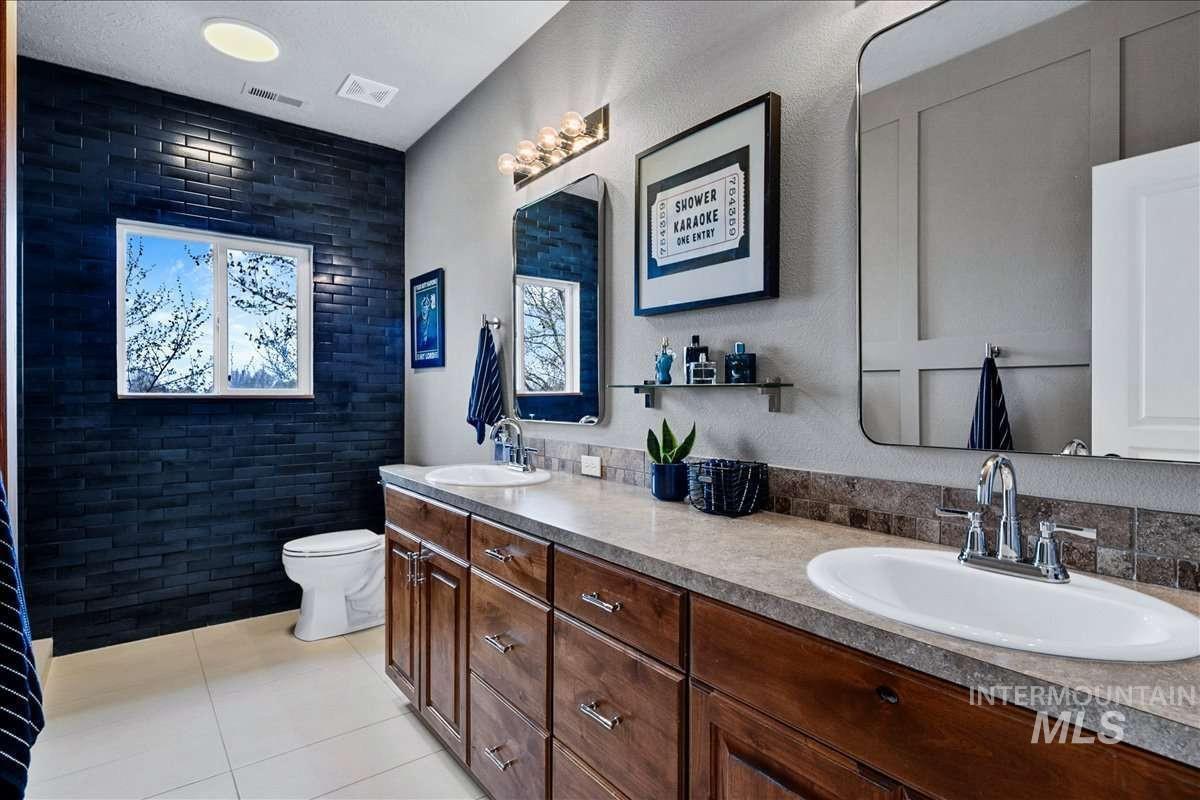 7933 S Old Farm Lane, Meridian, Idaho 83642, 5 Bedrooms, 4 Bathrooms, Residential For Sale, Price $1,649,000, 98982092