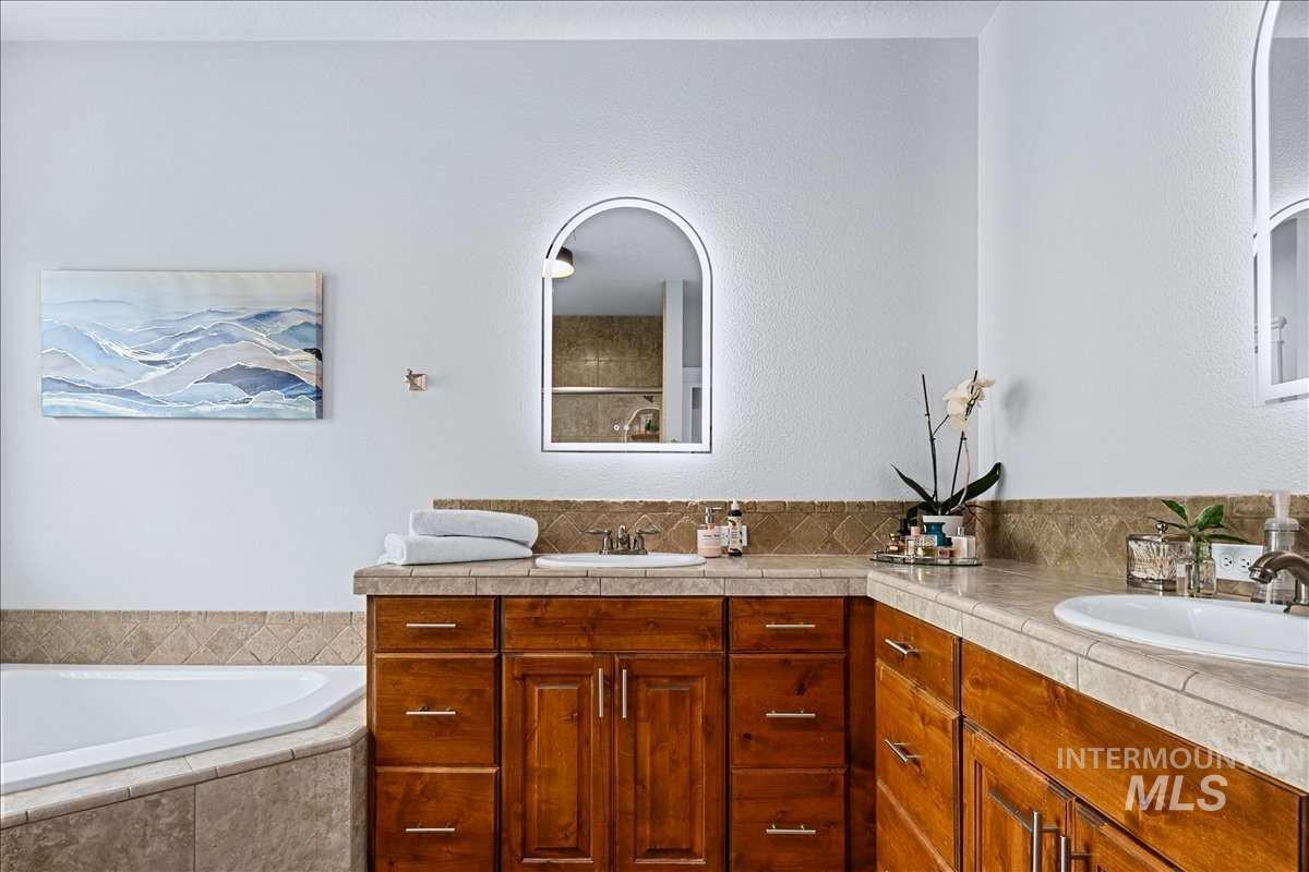 7933 S Old Farm Lane, Meridian, Idaho 83642, 5 Bedrooms, 4 Bathrooms, Residential For Sale, Price $1,625,000, 98982092
